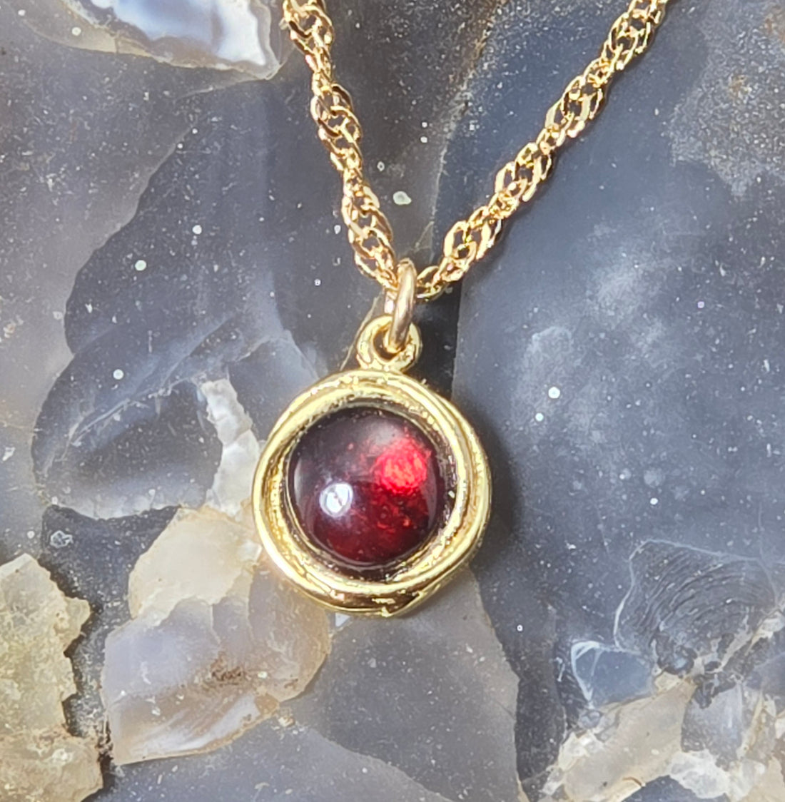 שרשרת אבן גארנט קטנה מזהב 14 קראט