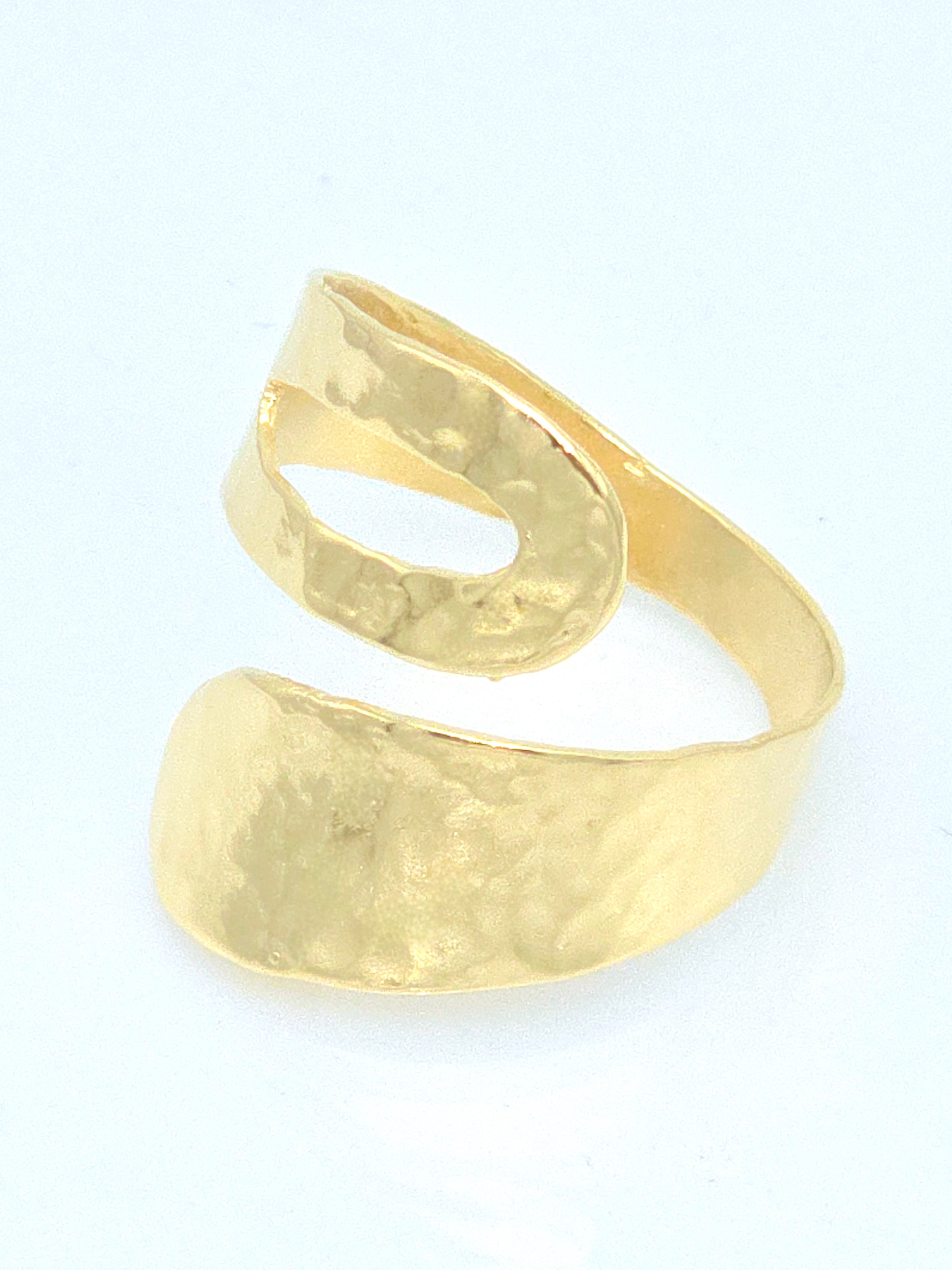 טבעת רחבה פתוחה זהב מתאימה לרוב המידות (Copy)