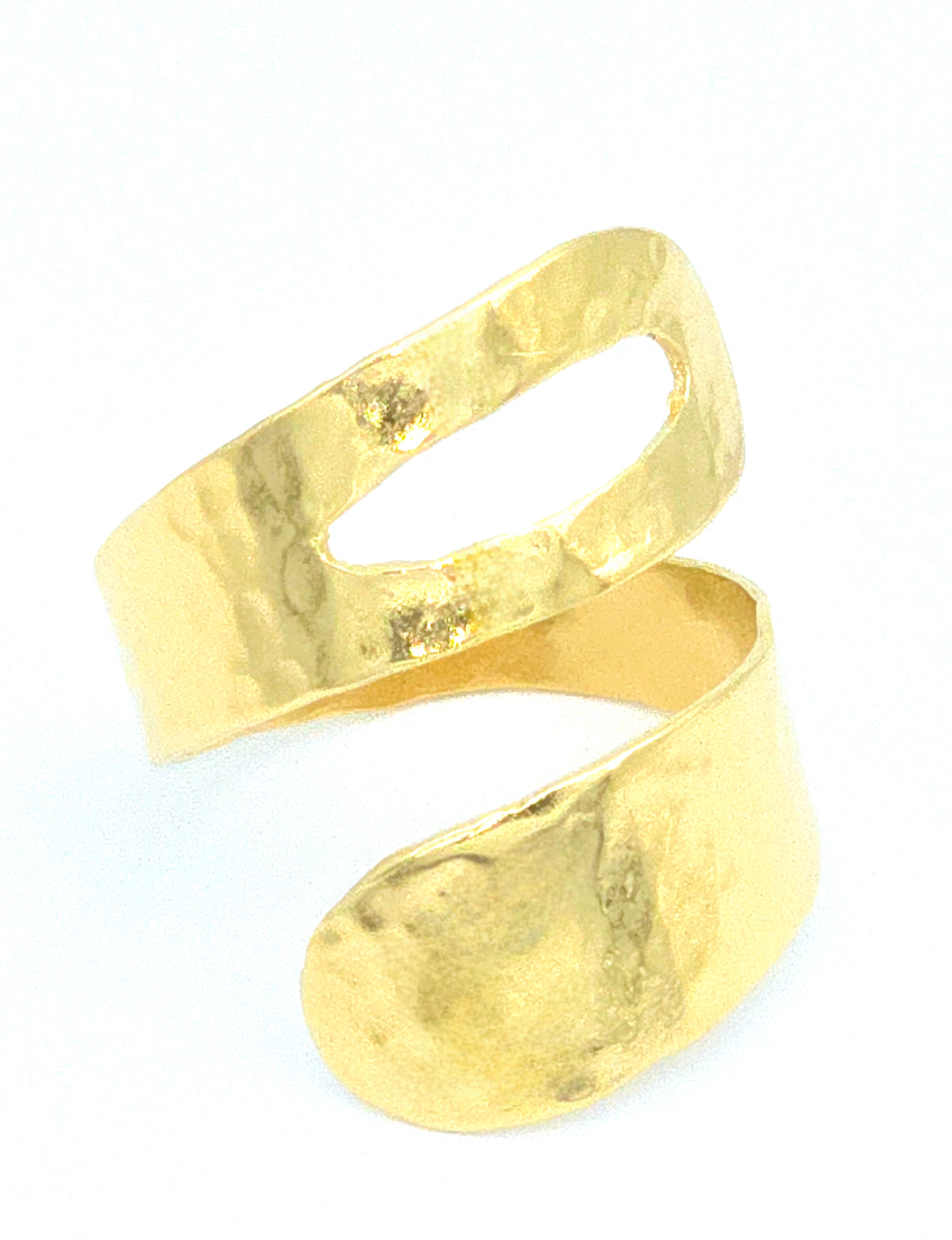 טבעת רחבה פתוחה זהב מתאימה לרוב המידות (Copy)