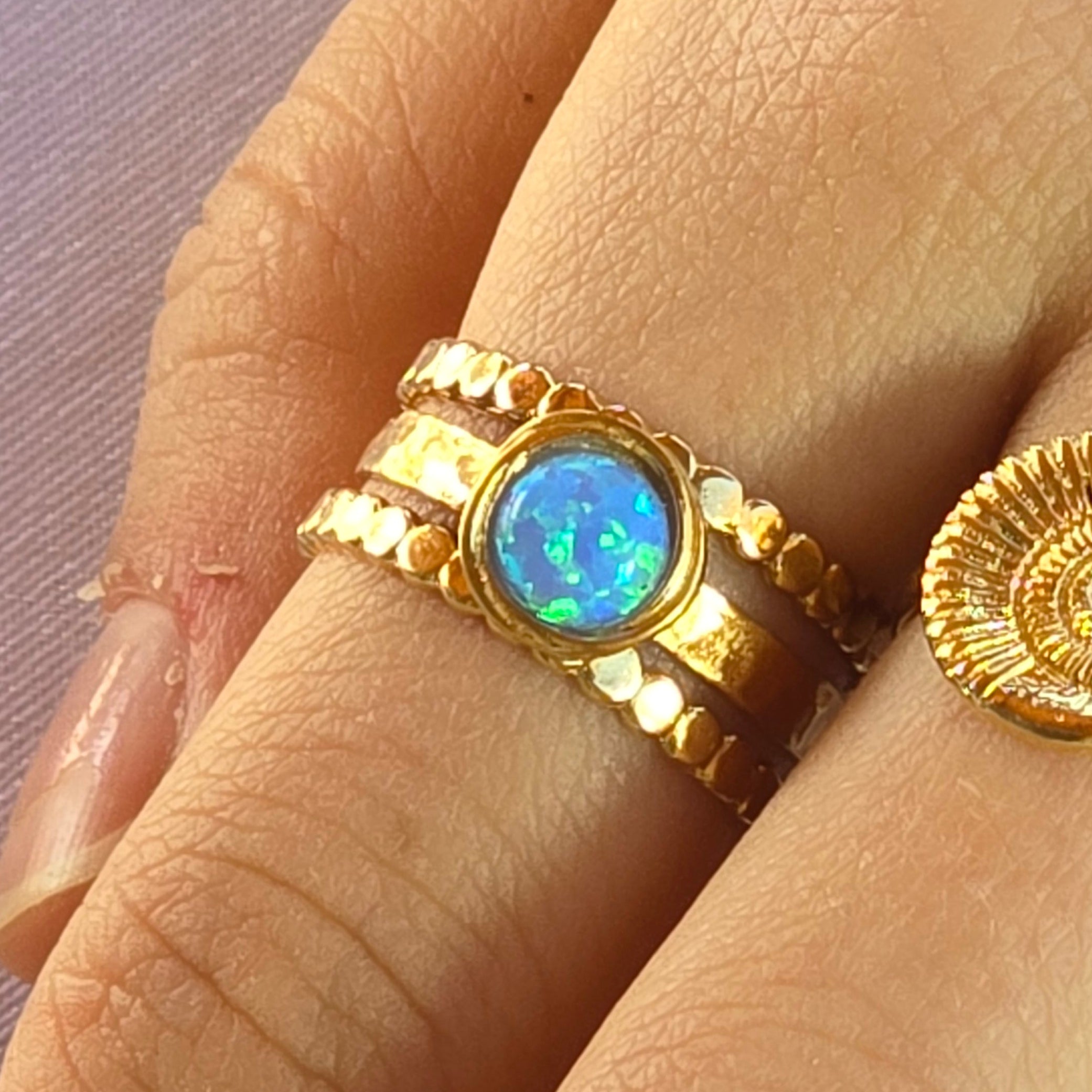 טבעת זהב 14 קראט משובצת באבן חן