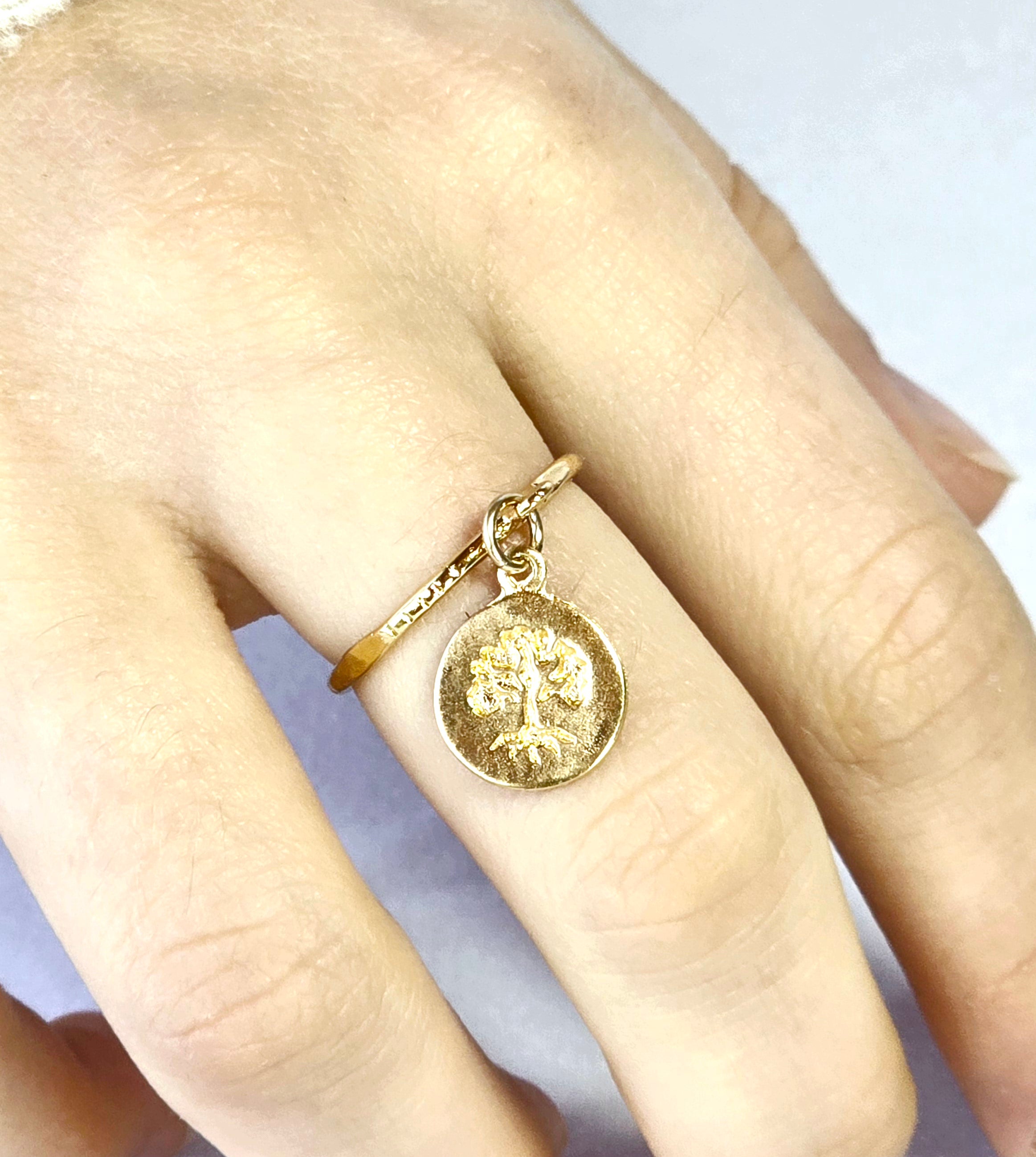 טבעת ציפוי זהב עם עץ מתנועע