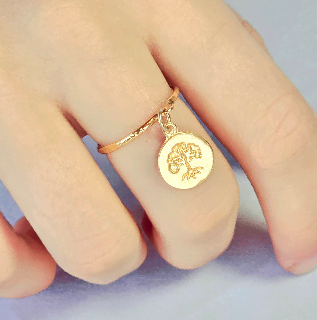 טבעת ציפוי זהב עם עץ מתנועע