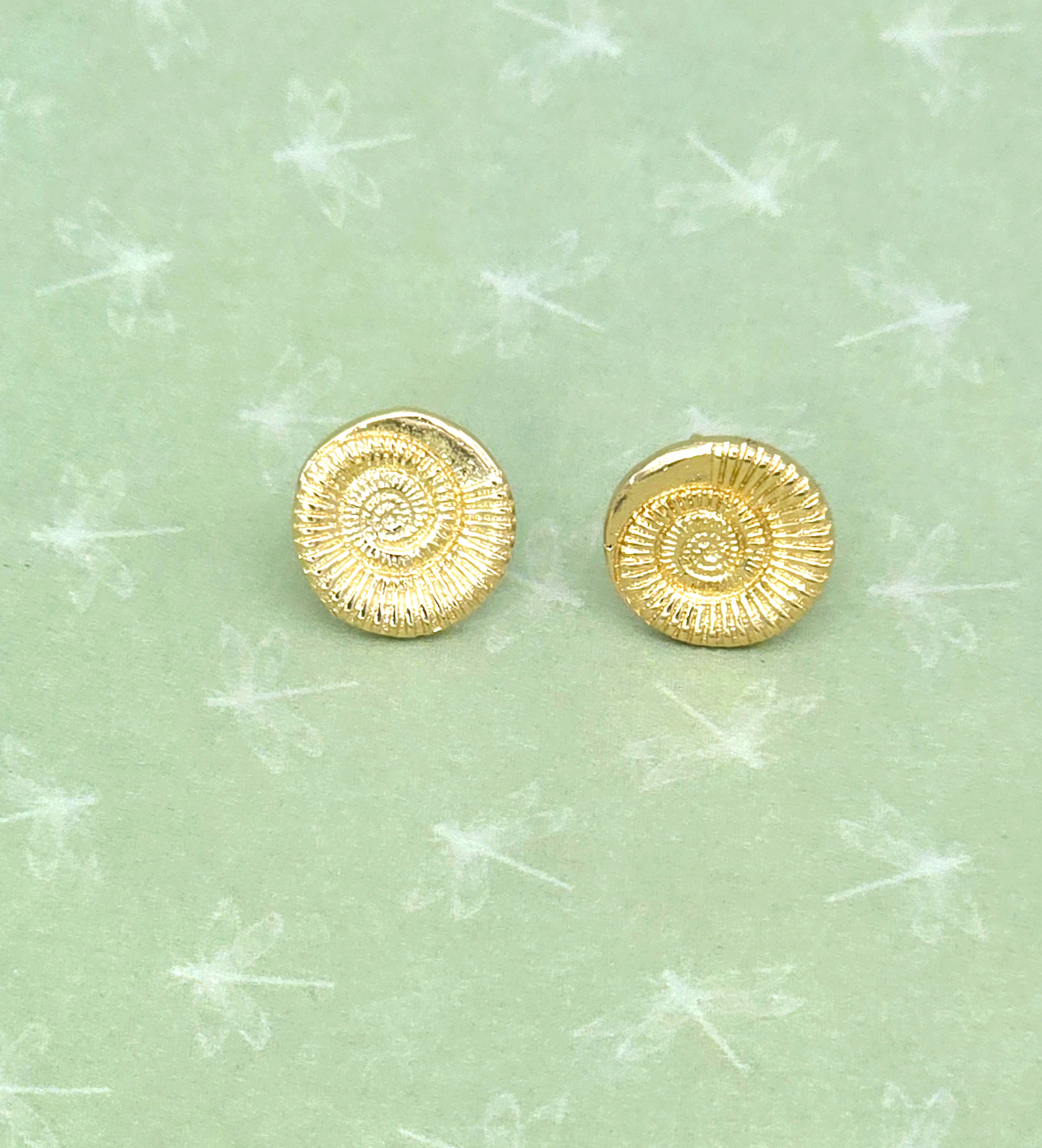 עגילים צמודים שבלול אמונייט מזהב 14 קראט