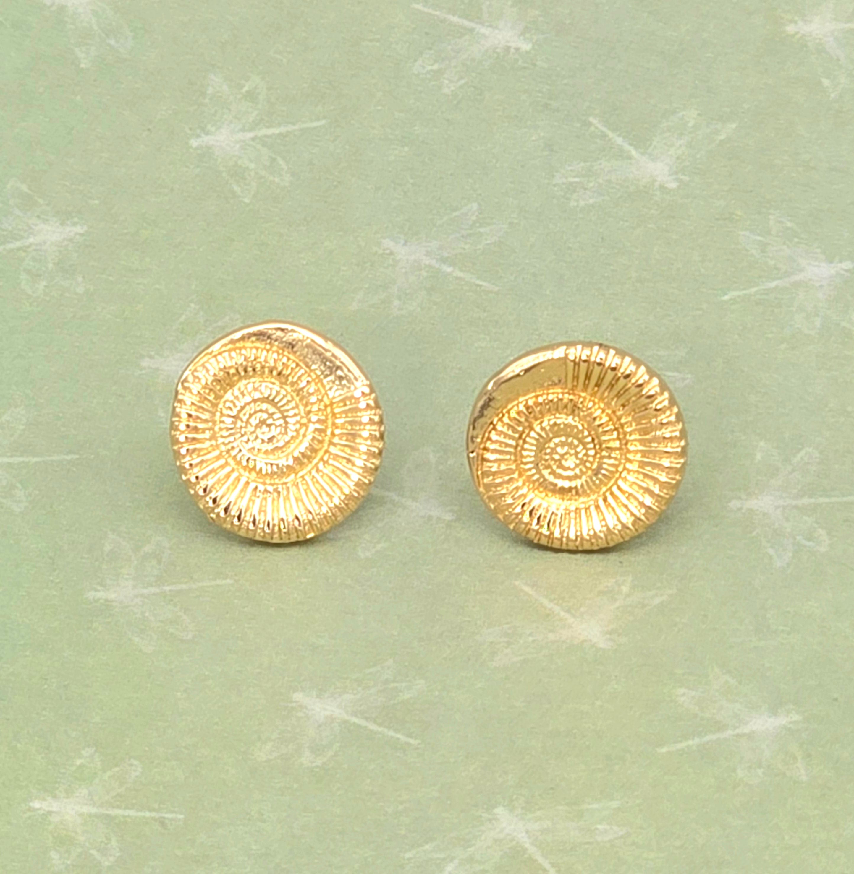 עגילים צמודים שבלול אמונייט מזהב 14 קראט