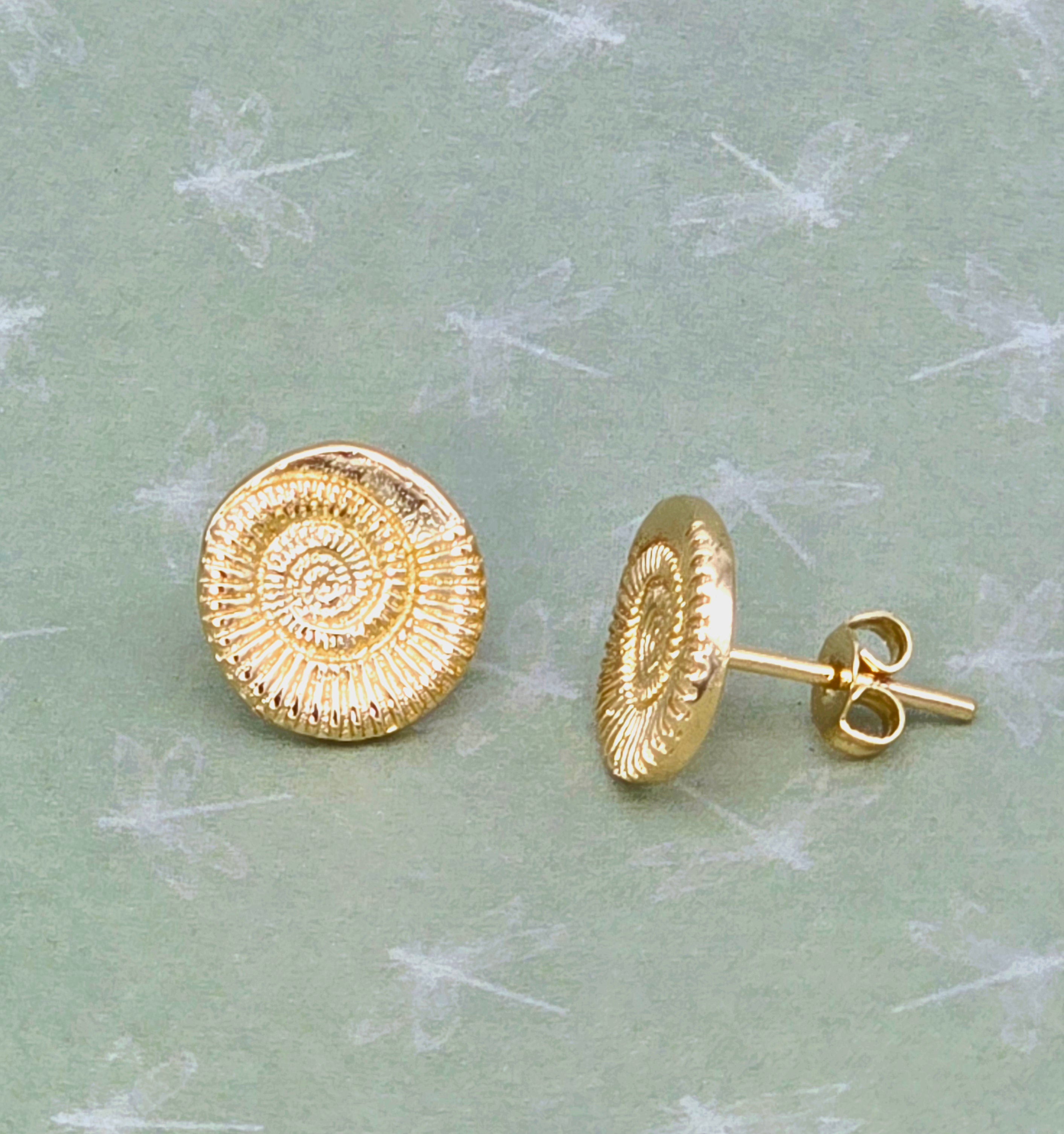 עגילים צמודים שבלול אמונייט מזהב 14 קראט