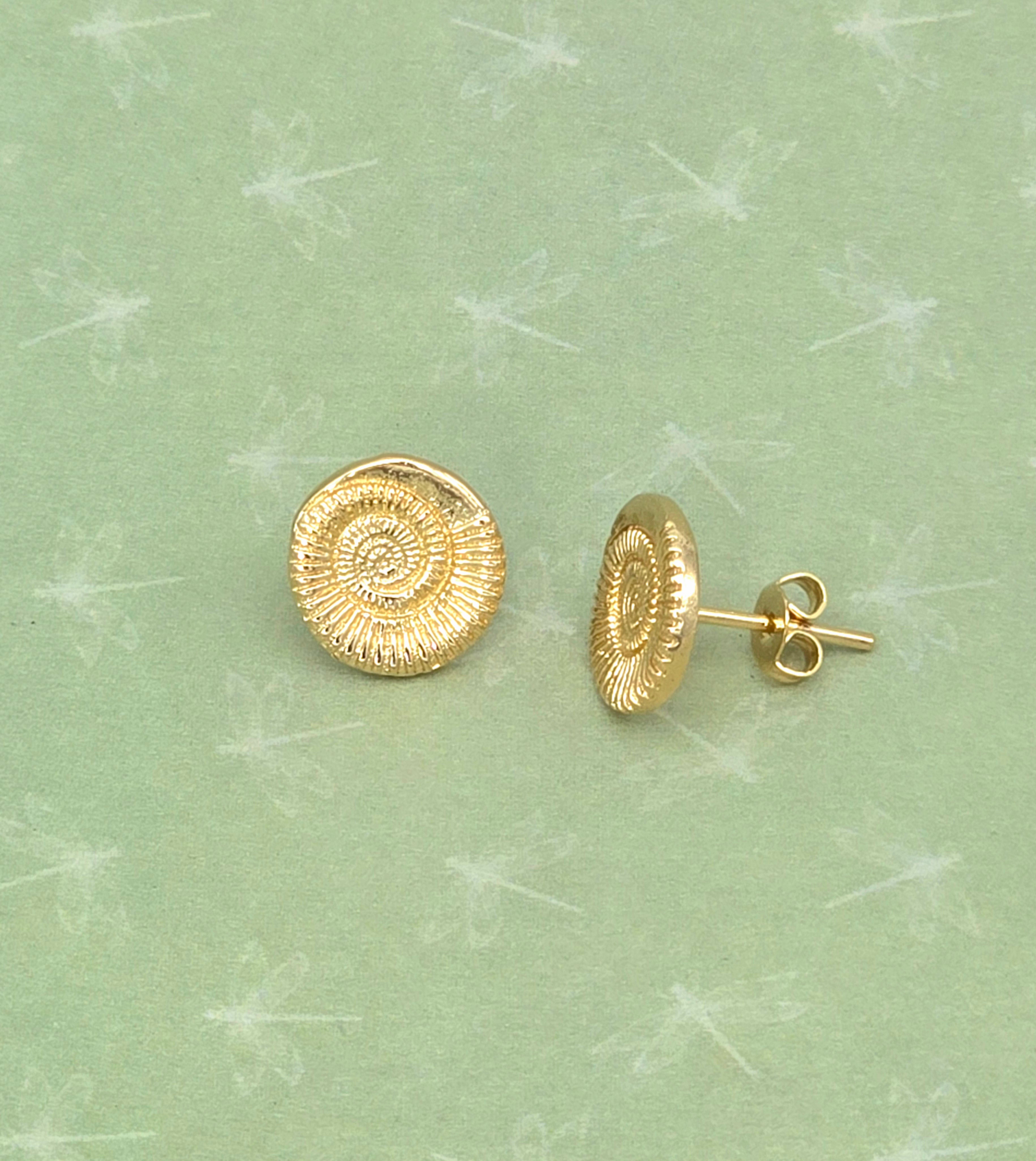 עגילים צמודים שבלול אמונייט מזהב 14 קראט