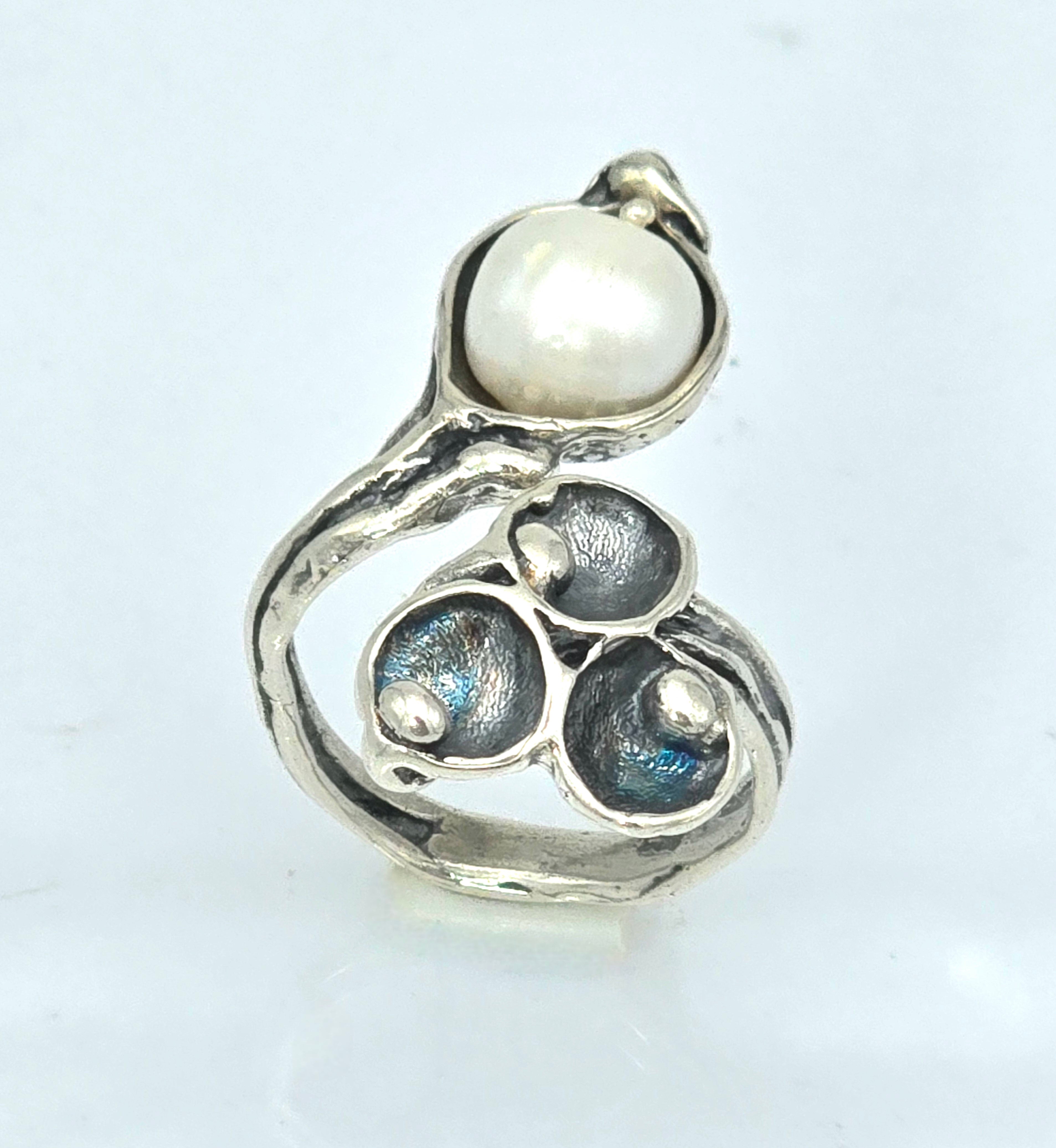 טבעת כסף גדולה פתוחה עם פנינה בעבודת יד