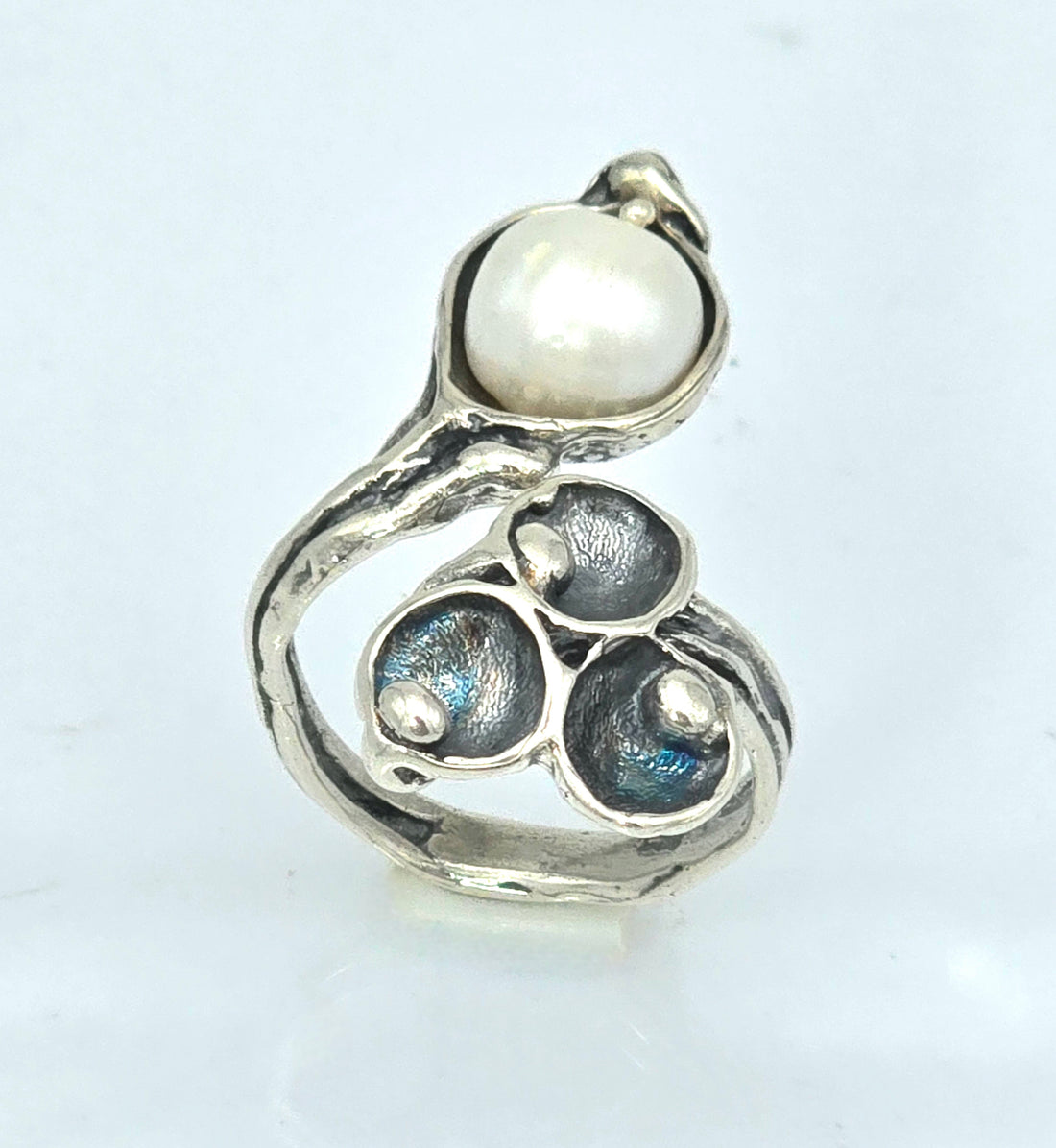 טבעת כסף גדולה פתוחה עם פנינה בעבודת יד