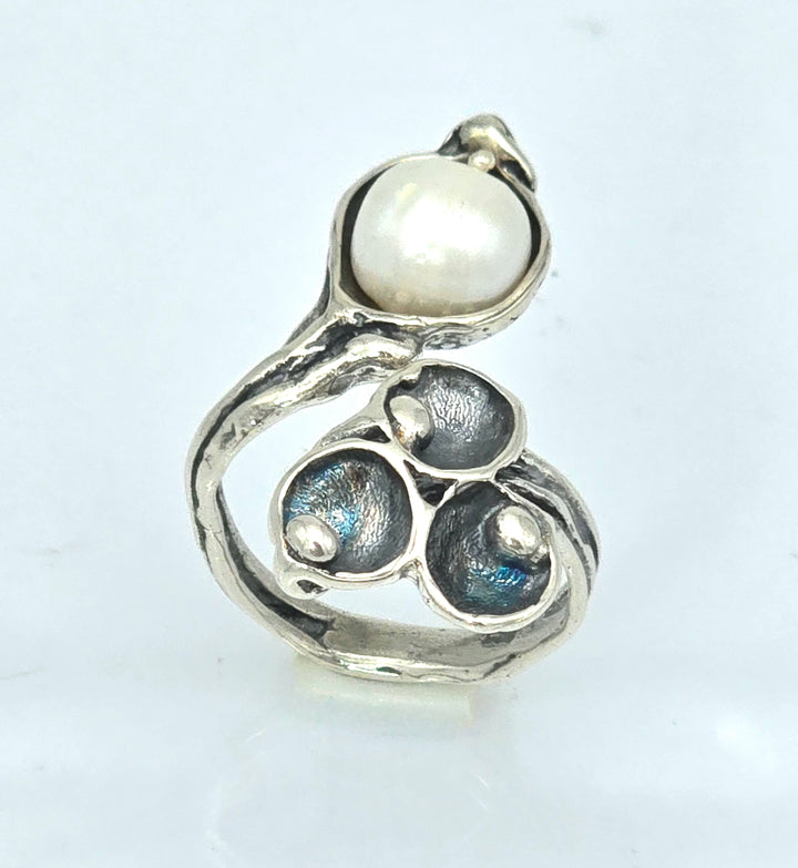 טבעת כסף גדולה פתוחה עם פנינה בעבודת יד