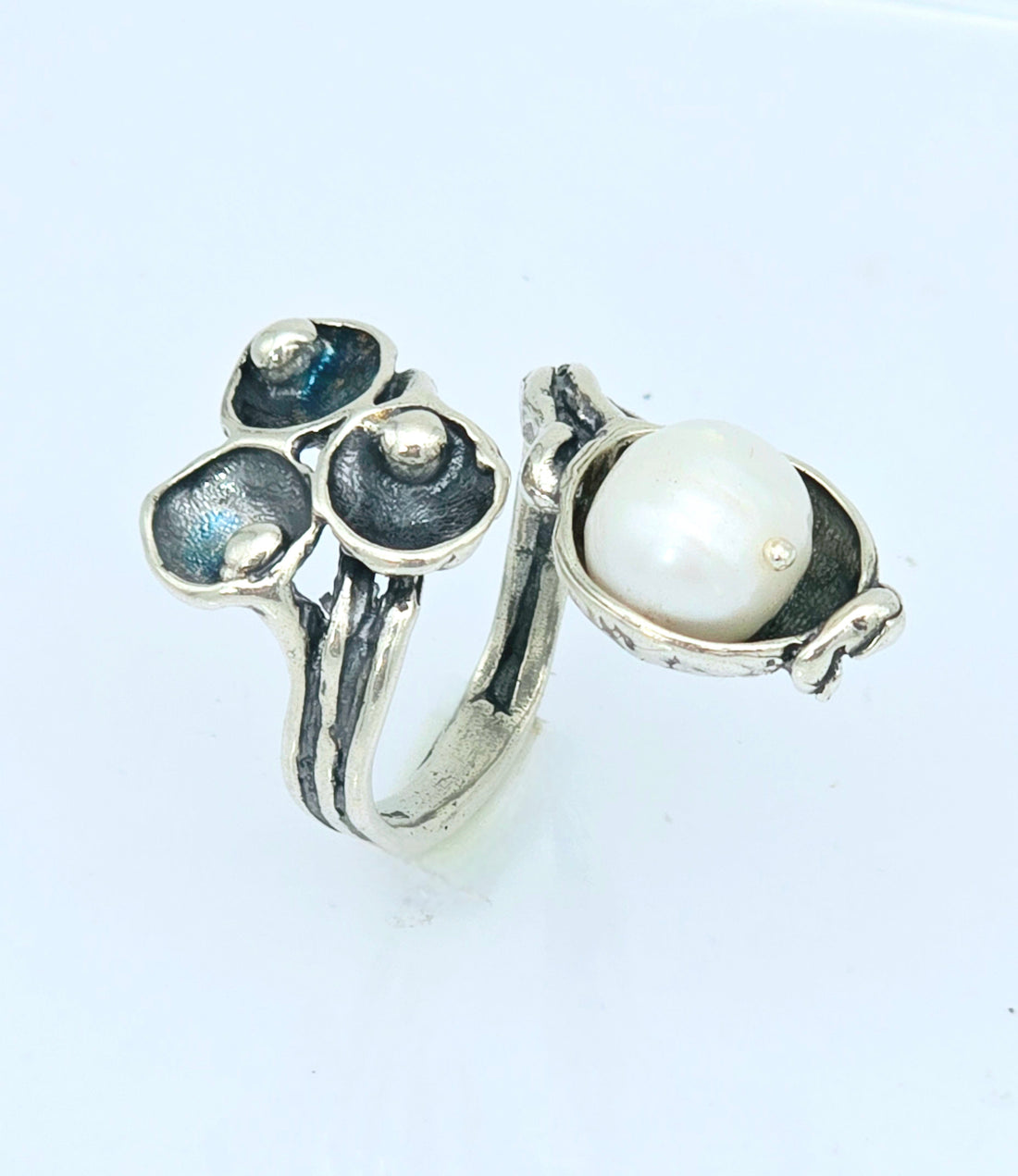 טבעת כסף גדולה פתוחה עם פנינה בעבודת יד