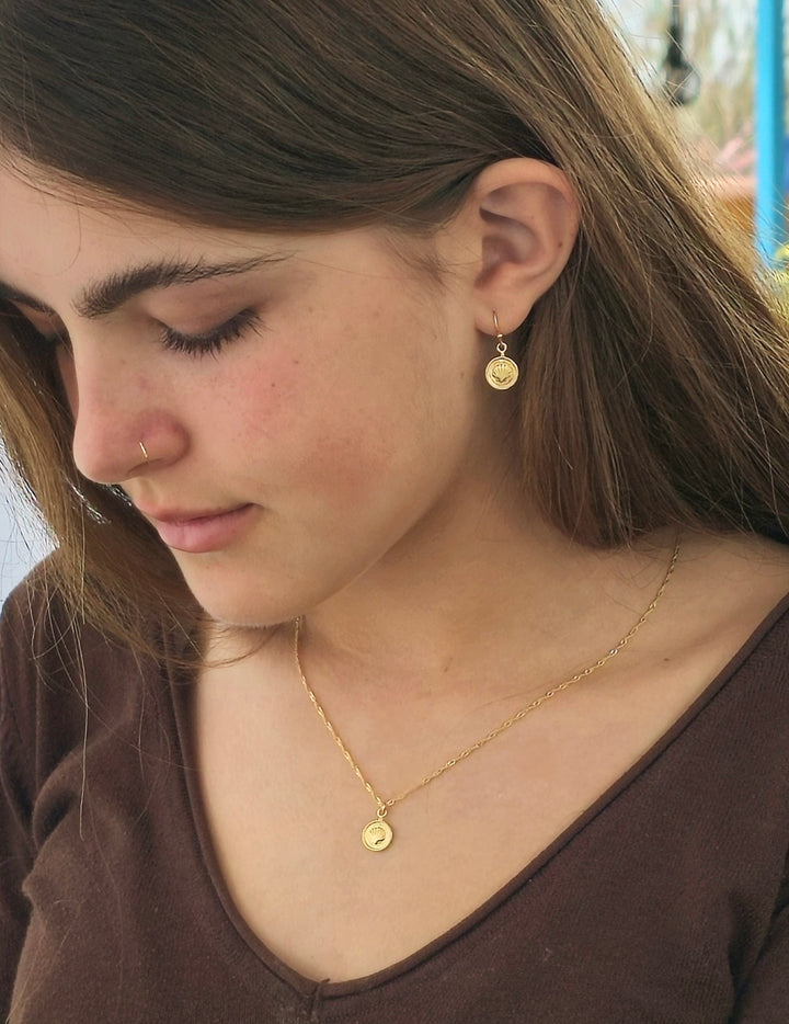 עגילי עיגול קטן צדף תלויים מציפוי זהב 14 קראט (Copy)