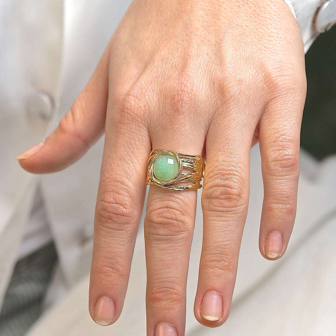 טבעת זהב רחבה ועבה משובצת אקוומרין 14 קראט