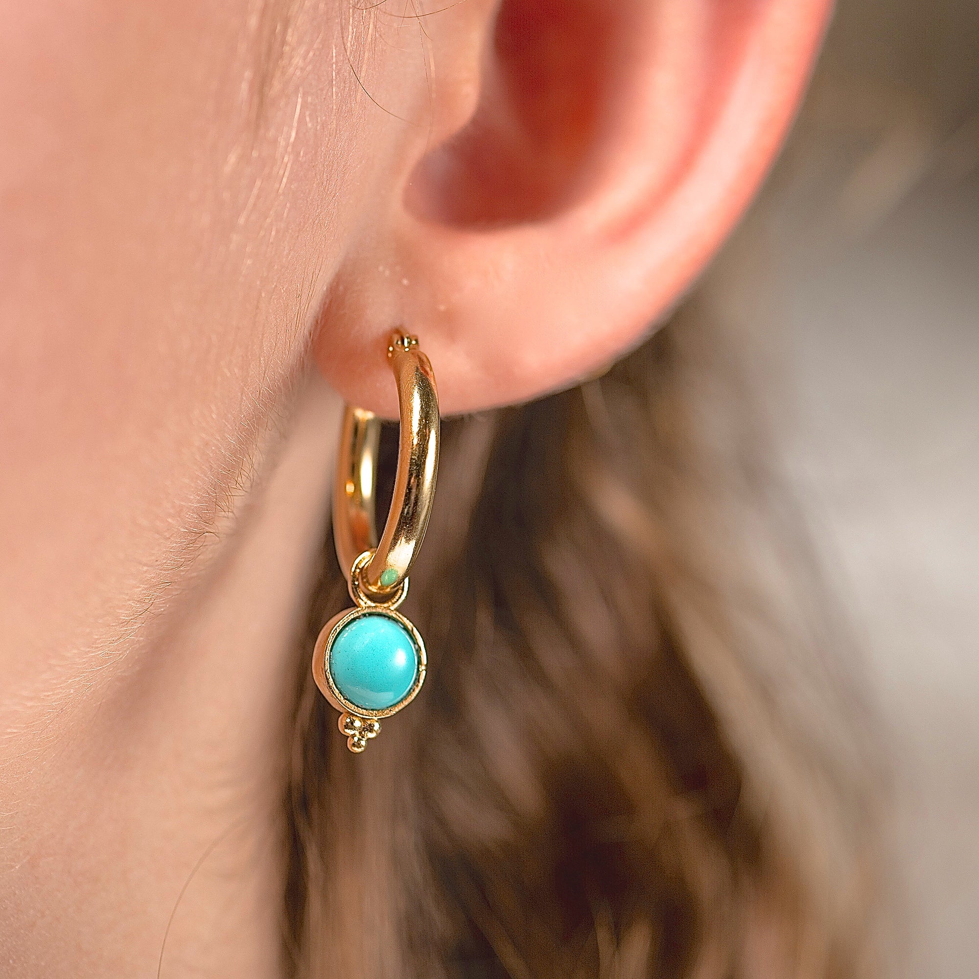 עגילי חישוק מזהב 14 קראט משובצים טורקיז