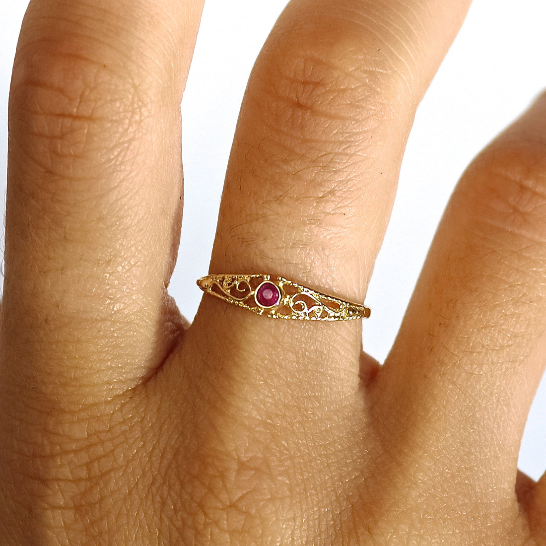 טבעת זהב 14 קראט פיליגרן דקה משובצת רובי