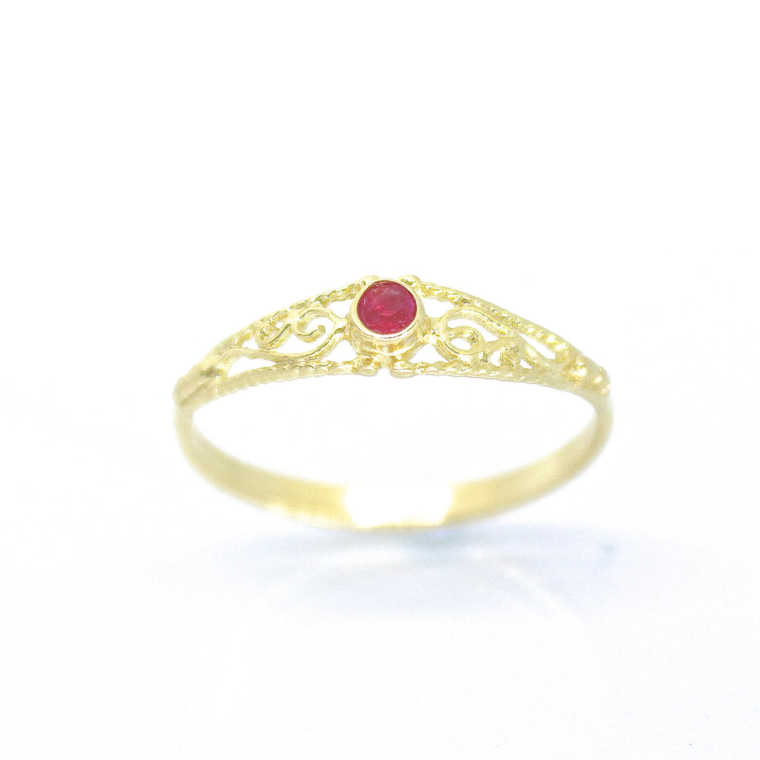 טבעת זהב 14 קראט פיליגרן דקה משובצת רובי