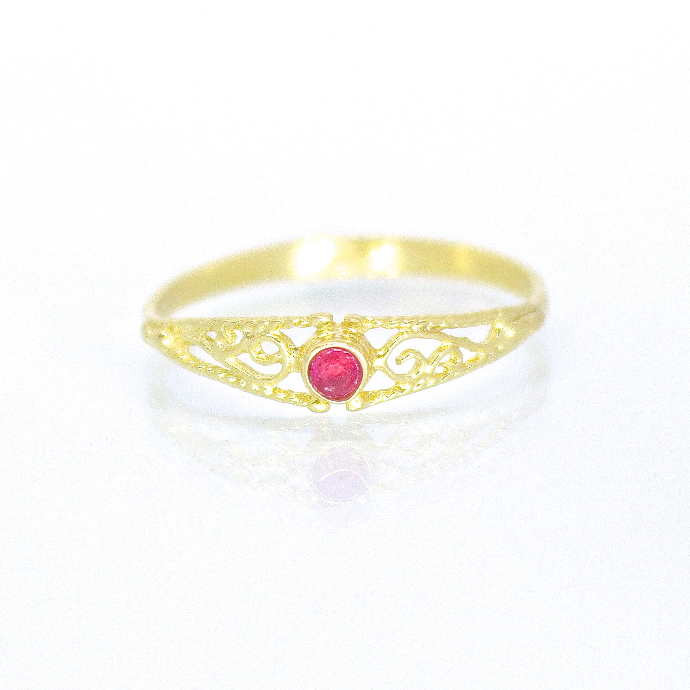 טבעת זהב 14 קראט פיליגרן דקה משובצת רובי