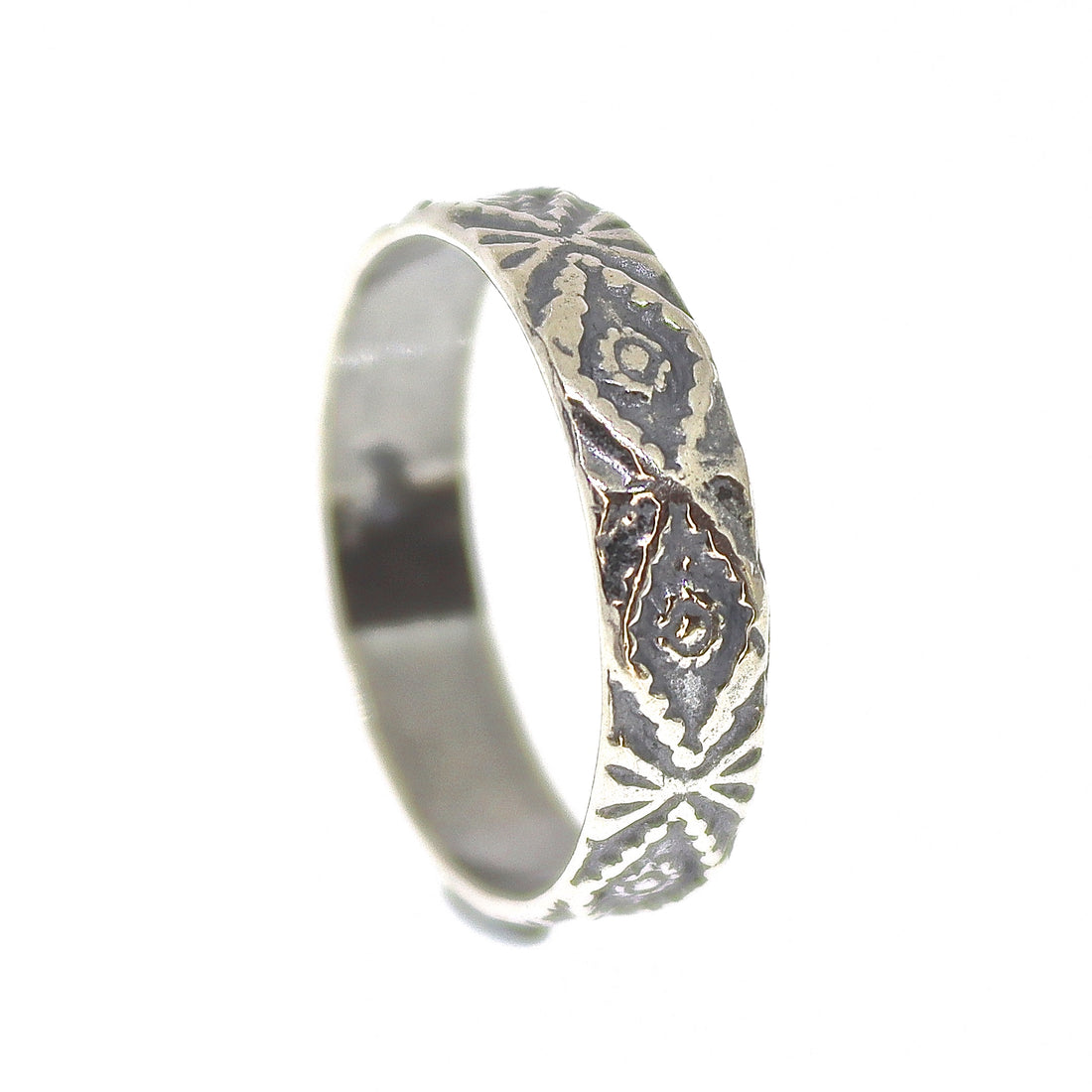 טבעת כסף רחבה עם טקסטורה