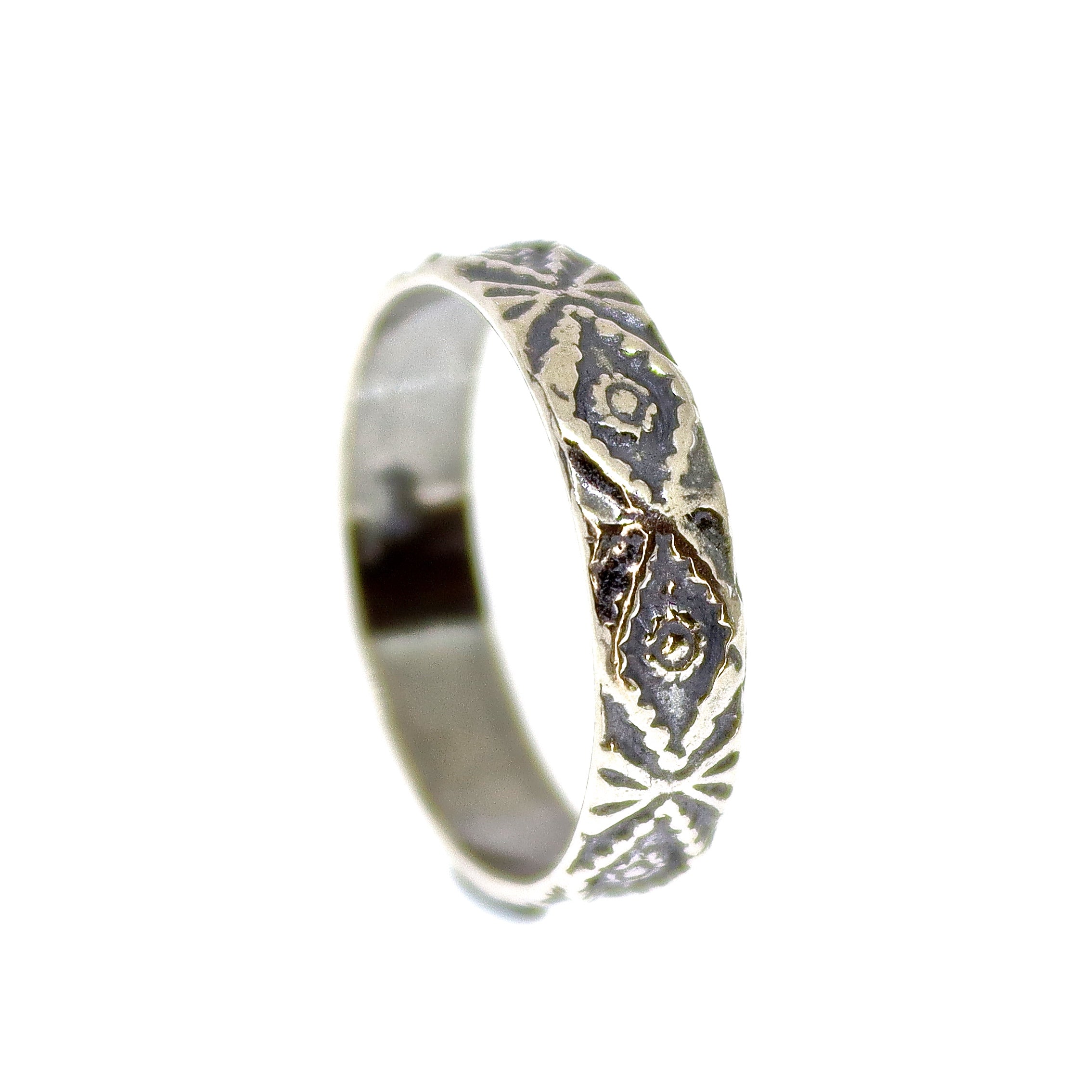 טבעת כסף רחבה עם טקסטורה