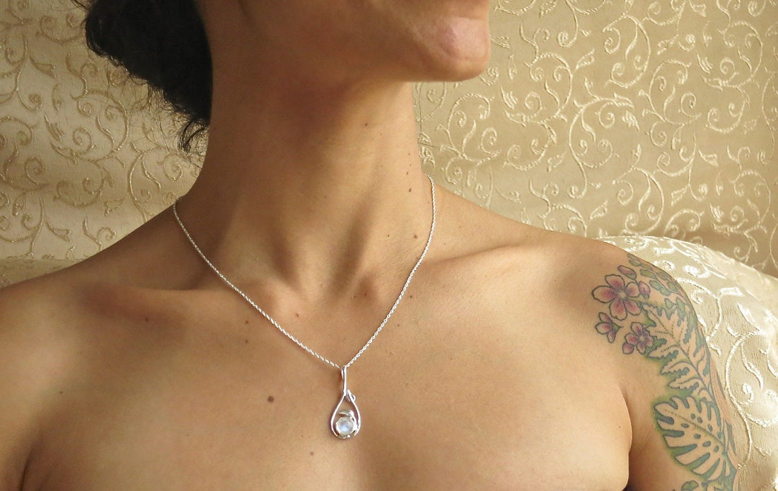 שרשרת תליון כסף סטרלינג אבן ירח - עיצוב עלים בעבודת יד