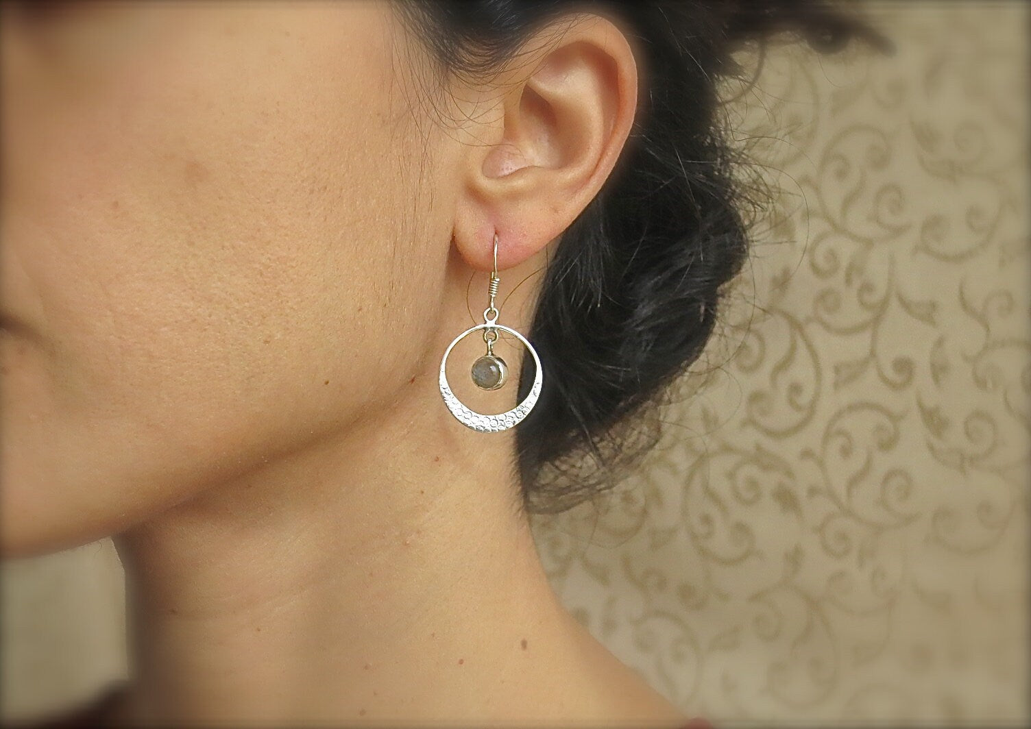 עגילי כסף תלויים אקוומרין חישוקים בעבודת יד משובצים