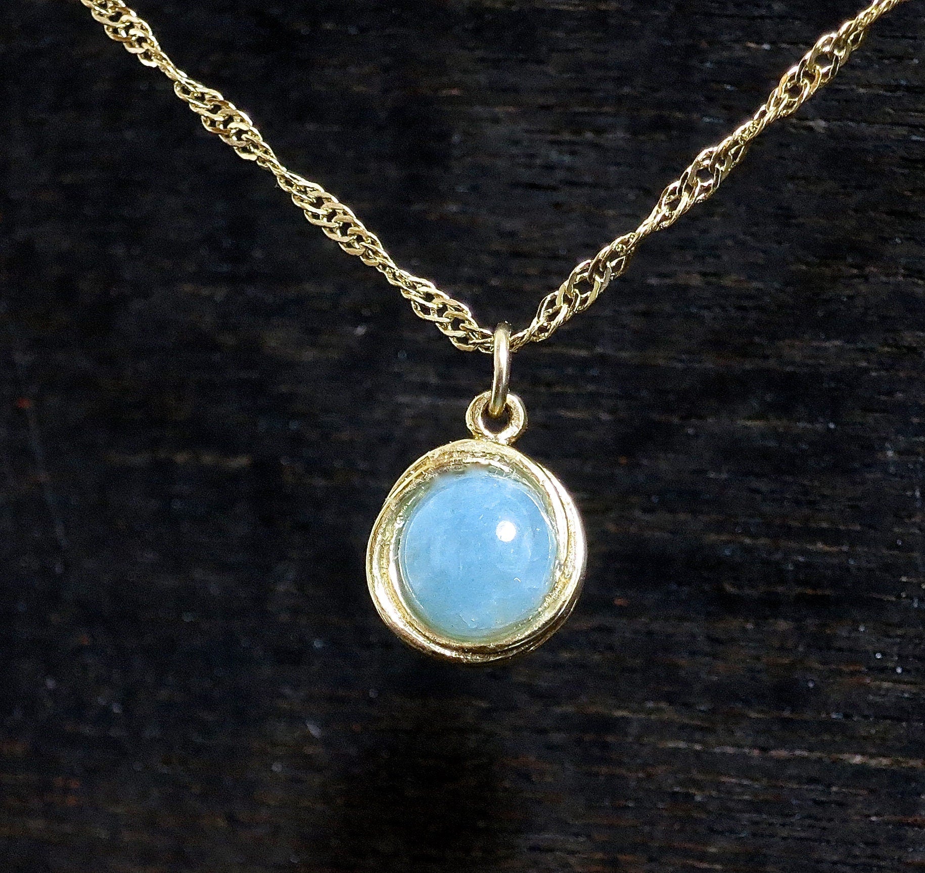 תליון שרשרת קטן משובץ אקוומרין מזהב 14 קראט, שרשרת אבן כחולה