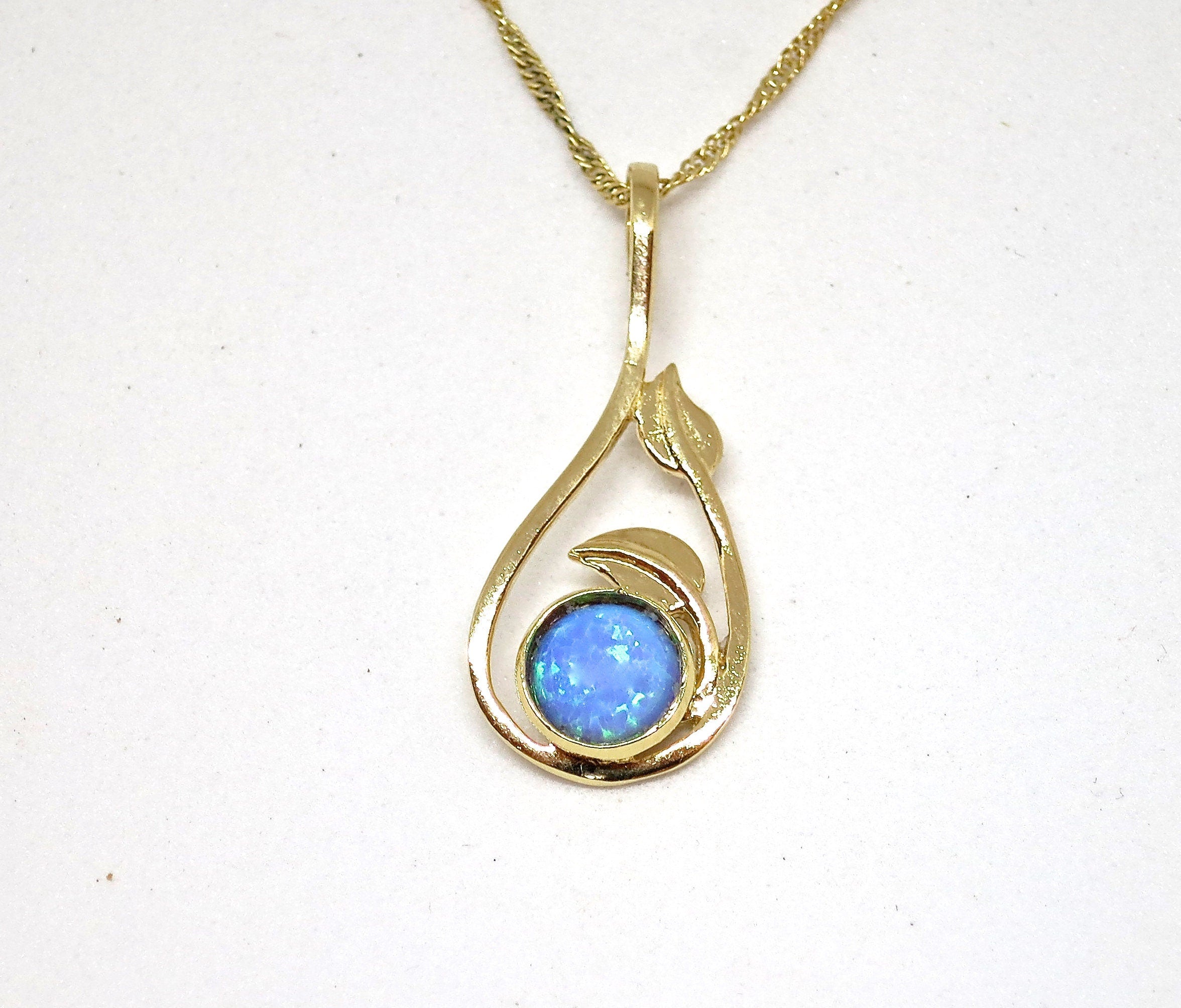 שרשרת אופל כחול מזהב 14 קראט: תליון אופל עם עלים