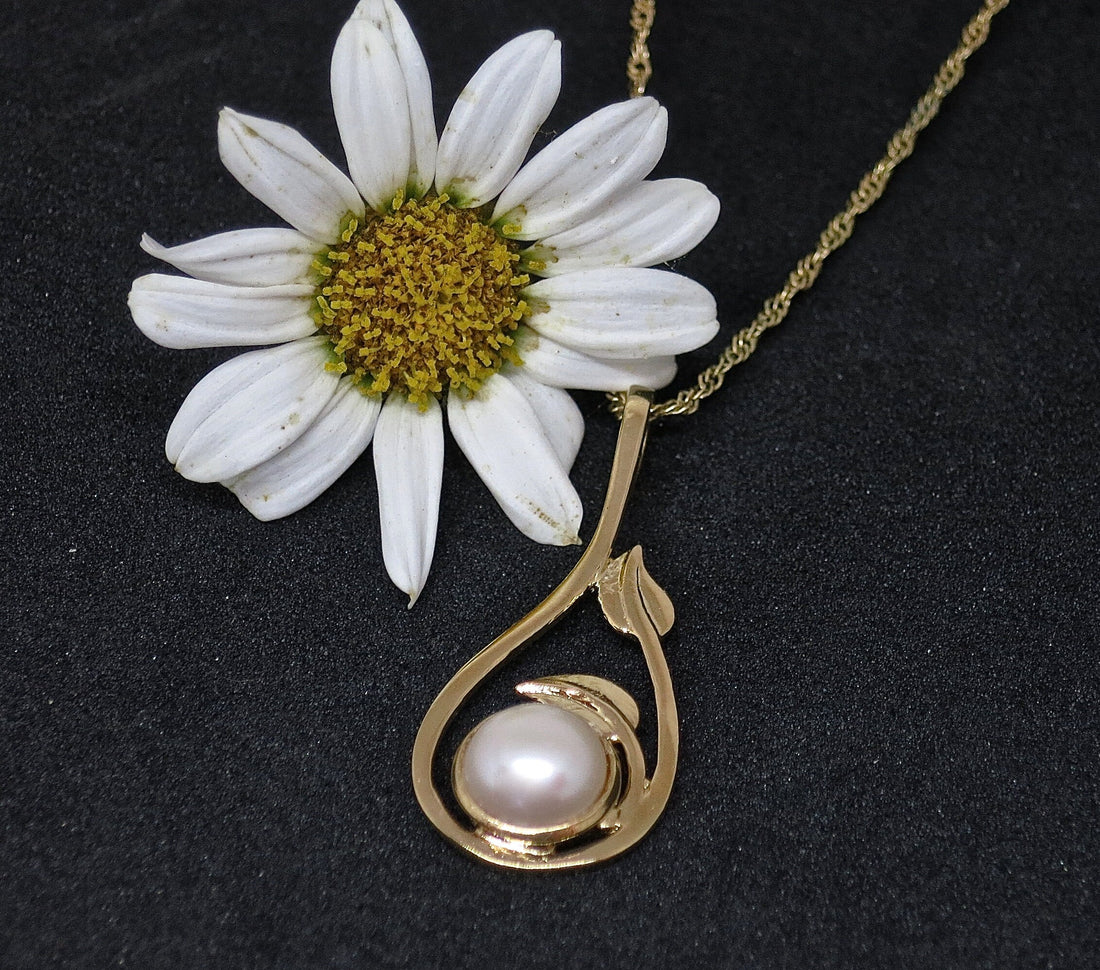 שרשרת תליון עלה בעבודת יד מזהב 14 קראט