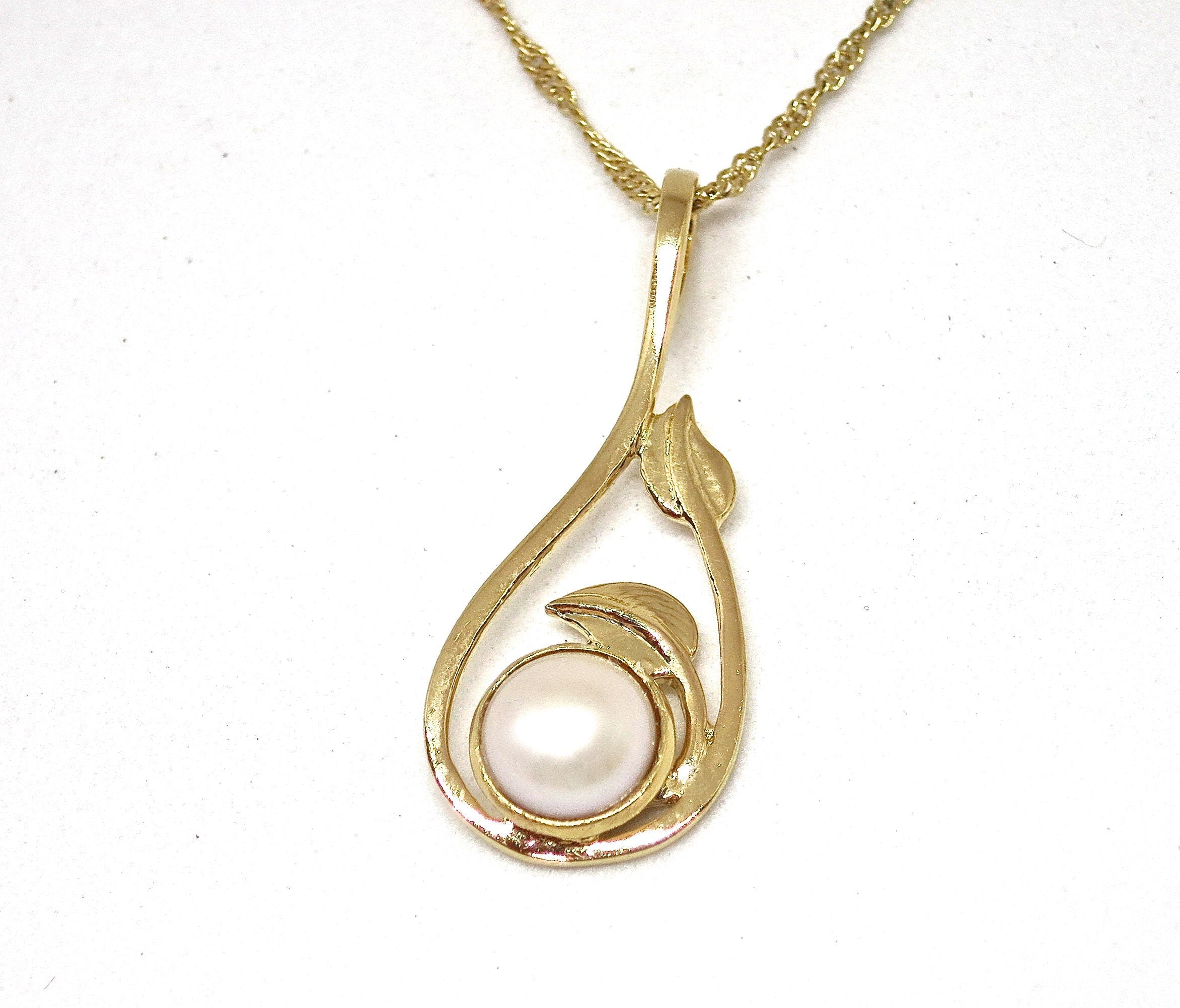 שרשרת תליון עלה בעבודת יד מזהב 14 קראט