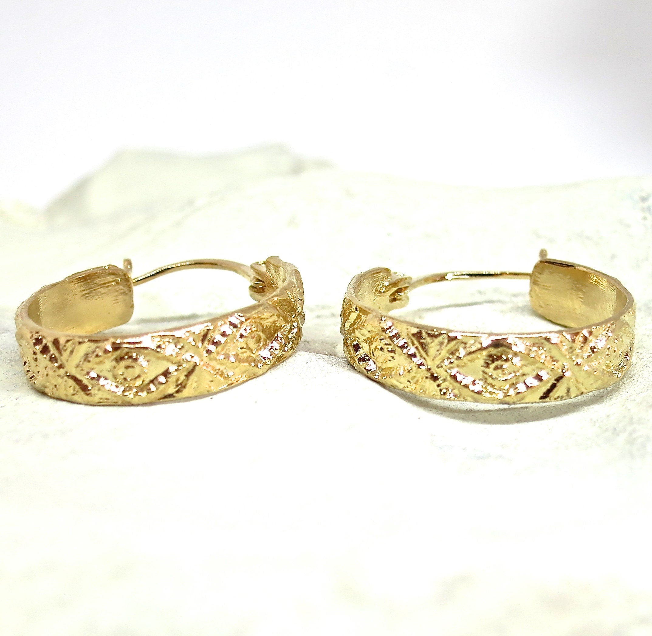 עגילי חישוק זהב עם טקסטורה, עגילי זהב בוהמיים