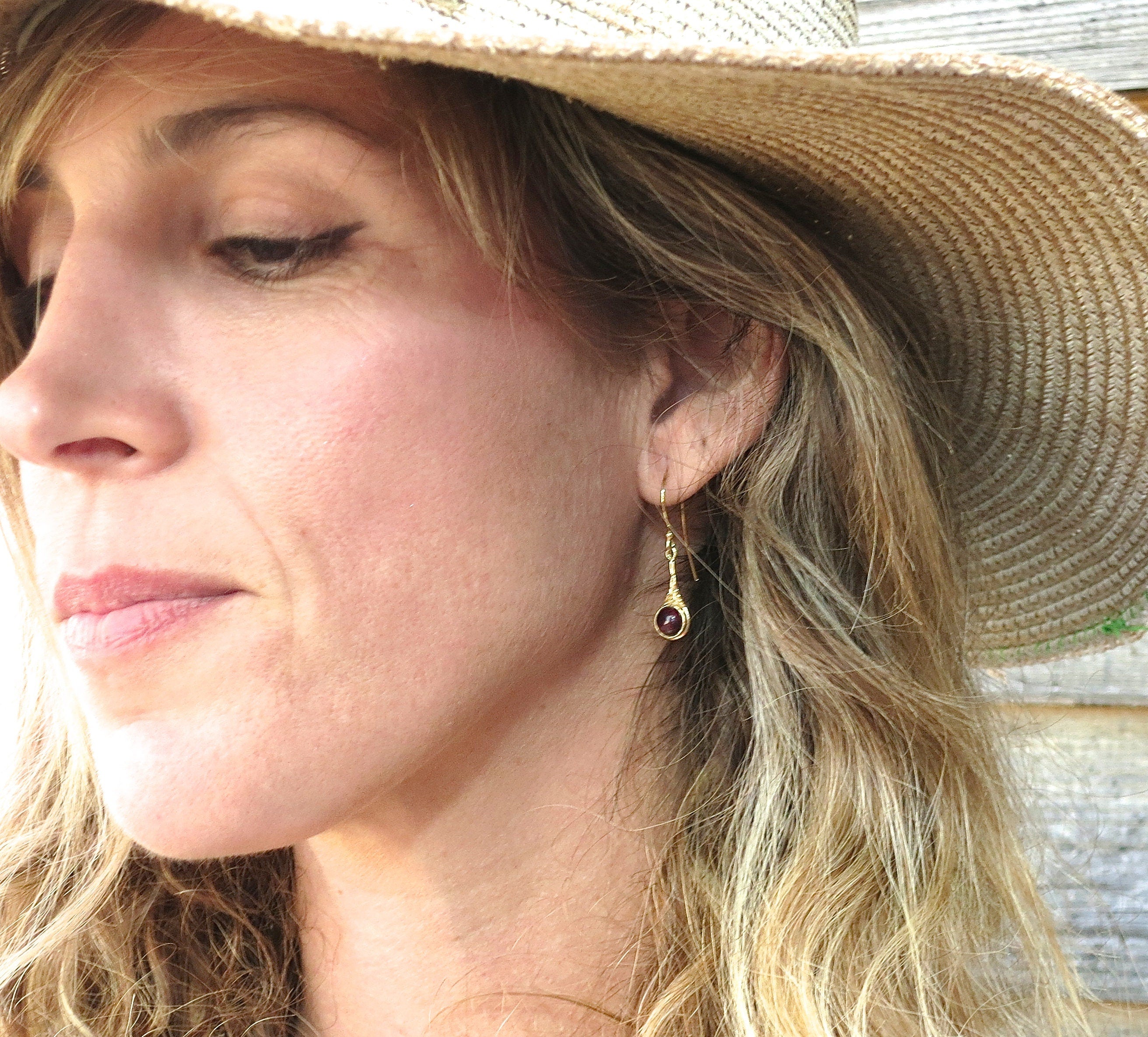 עגילי זהב גרנט תלויים, עגילי אבני חן אדומות