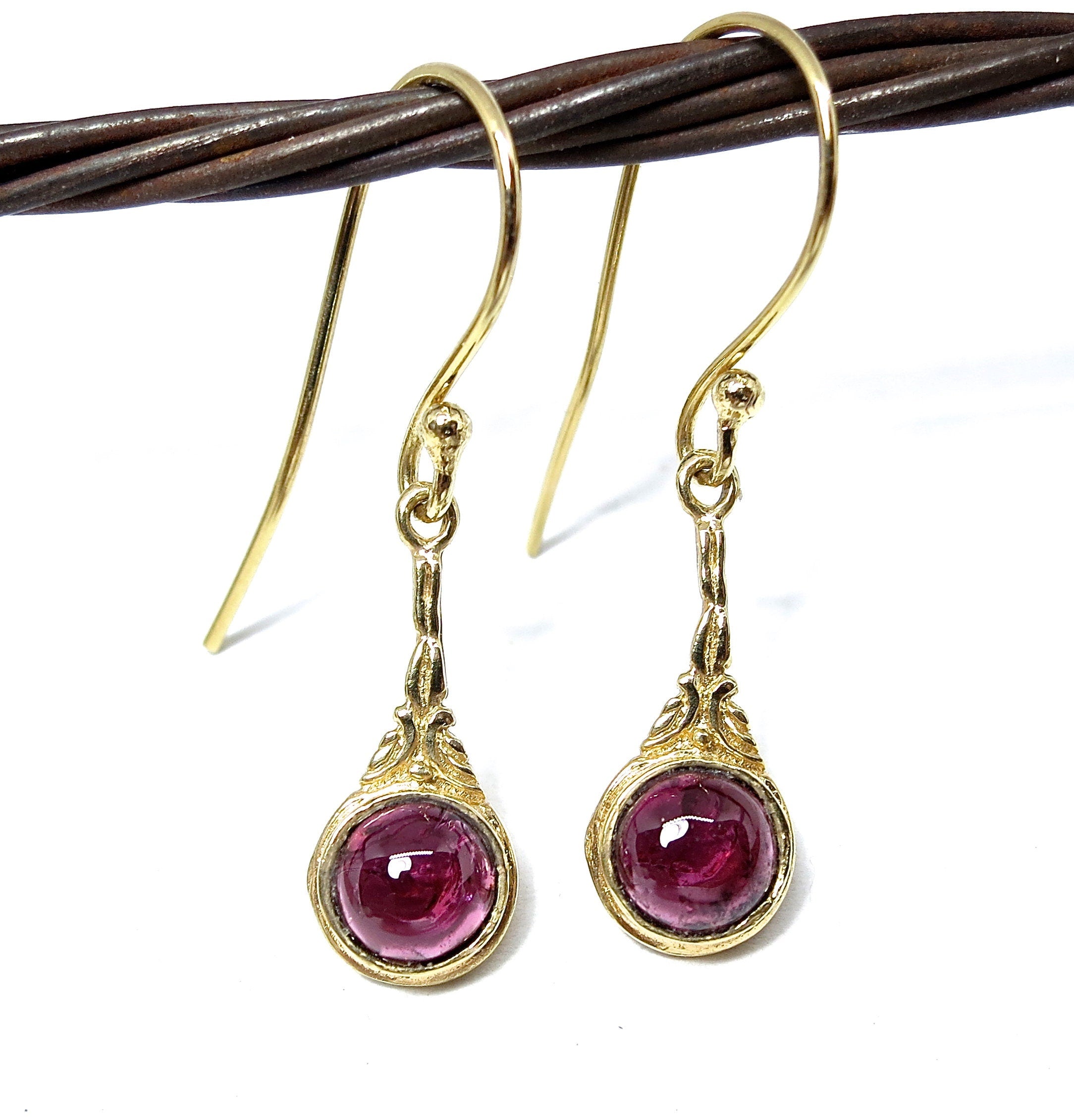 עגילי זהב גרנט תלויים, עגילי אבני חן אדומות