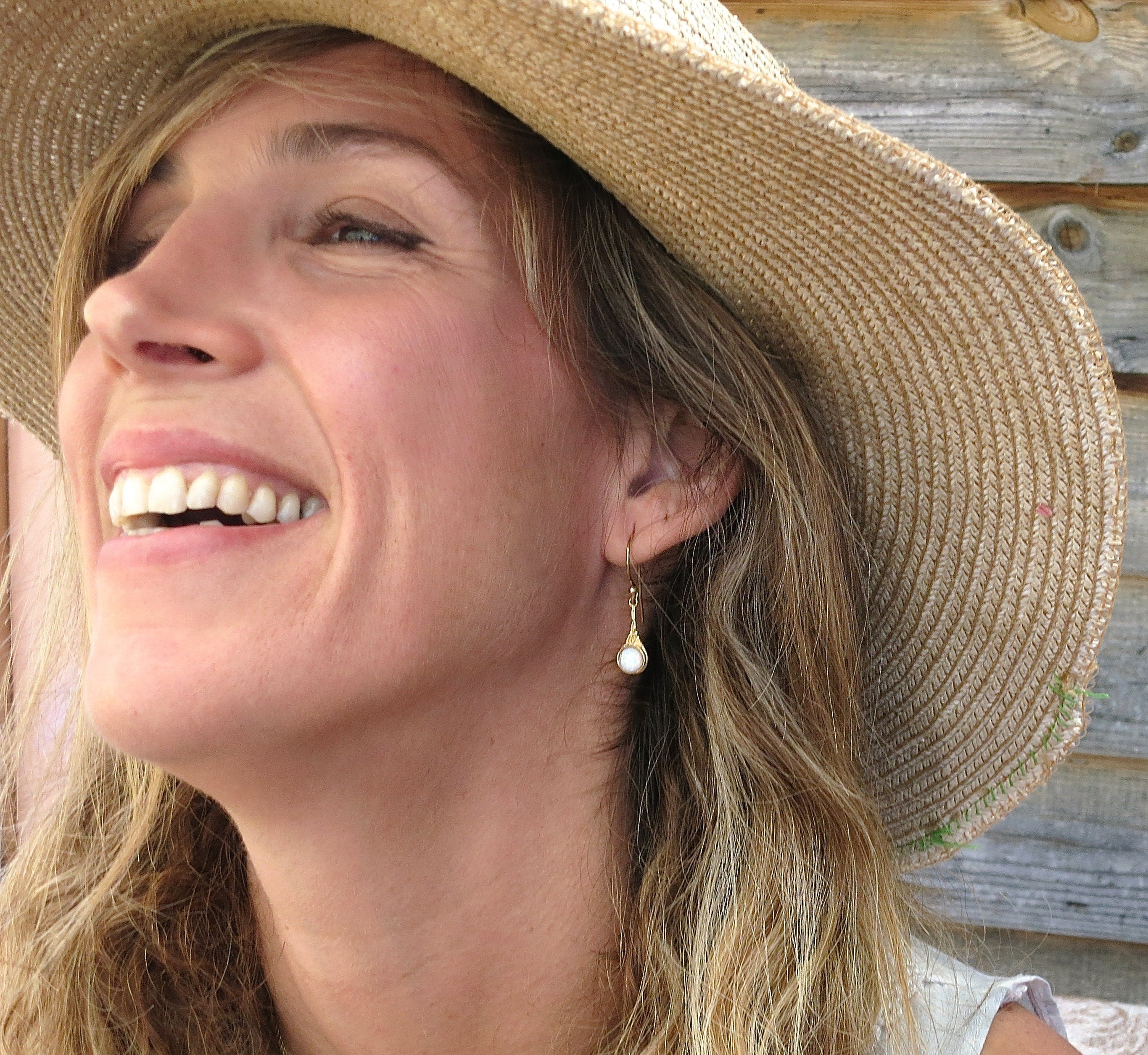 עגילי זהב מונסטון, עגילי זהב ויקטוריאניים תלויים עם אבן