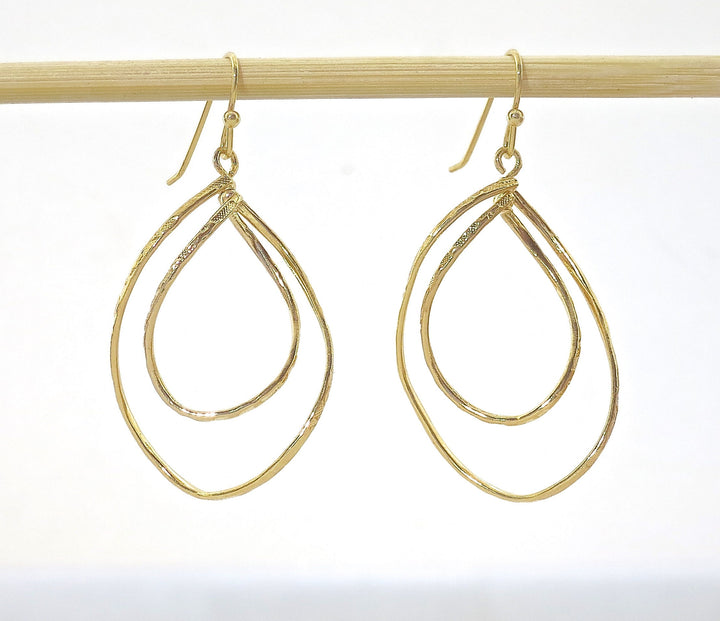 עגילי זהב מלא 14 קראט עם שתי טיפות תלויות