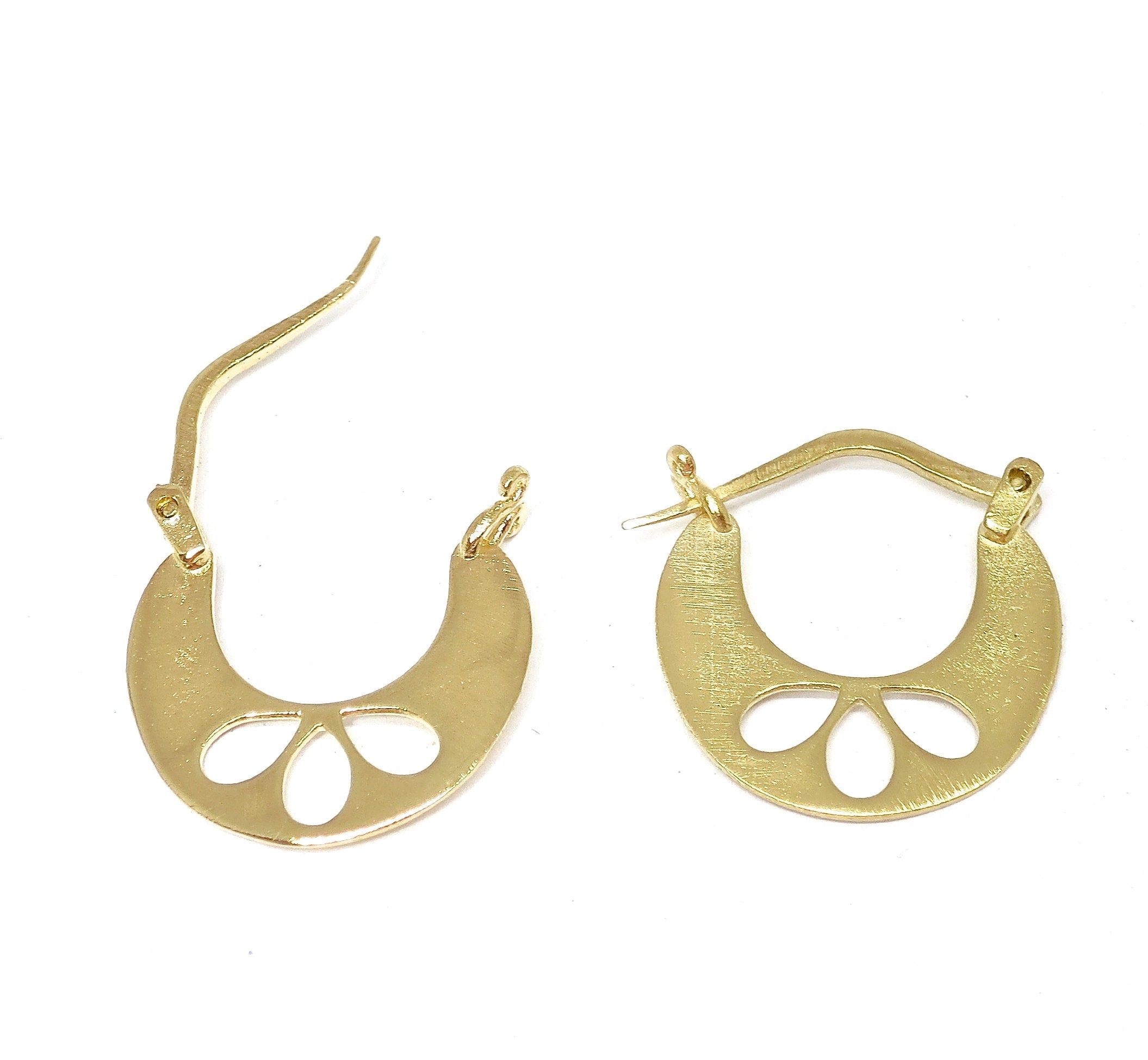 עגילי חישוק מזהב לוטוס