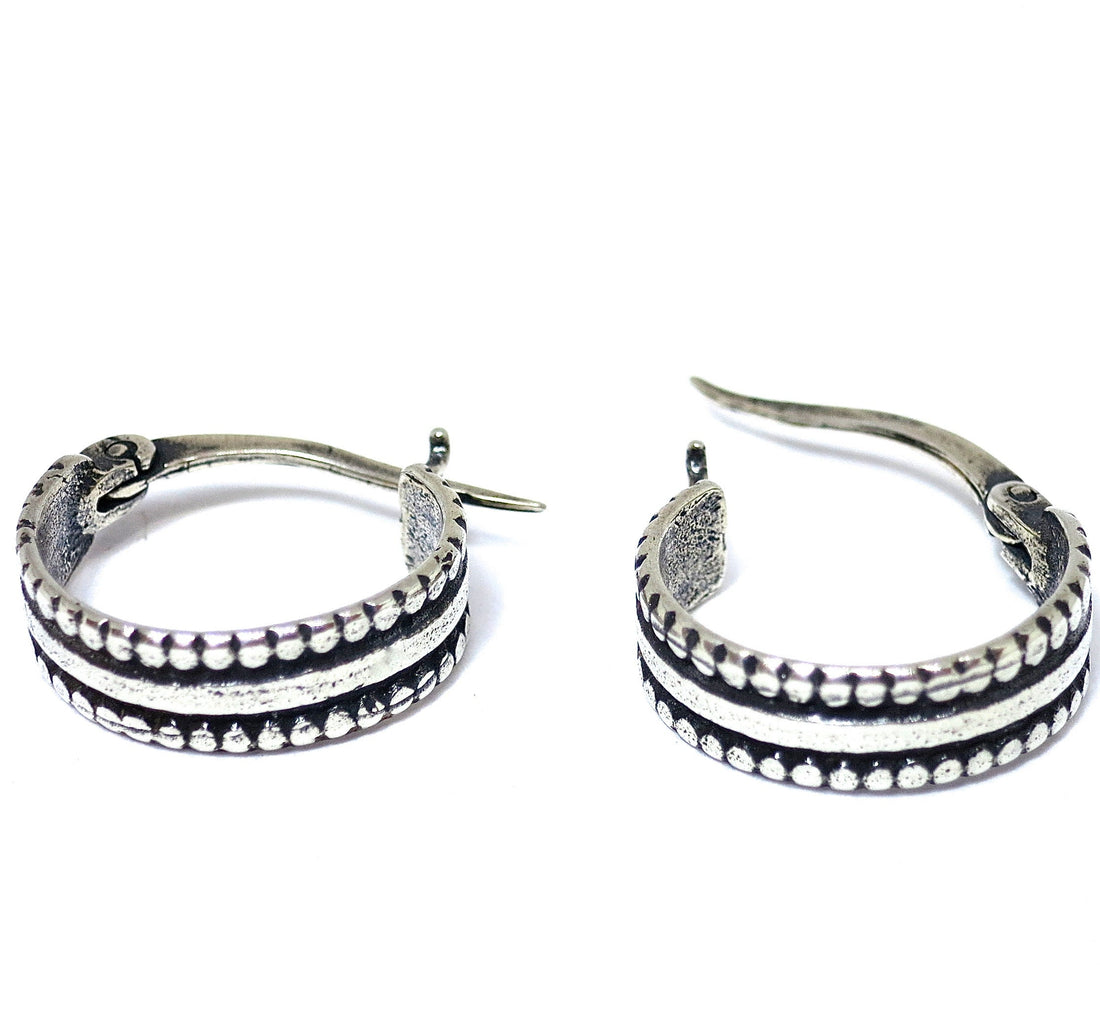 עגילי חישוק מכסף סטרלינג Huggy, עגילי חישוק רחבים עם טקסטורה