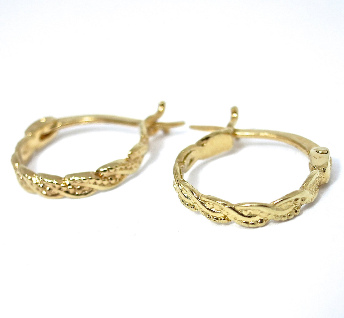 עגילי חישוק מעוותים מזהב מלא 14 קראט של Huggie