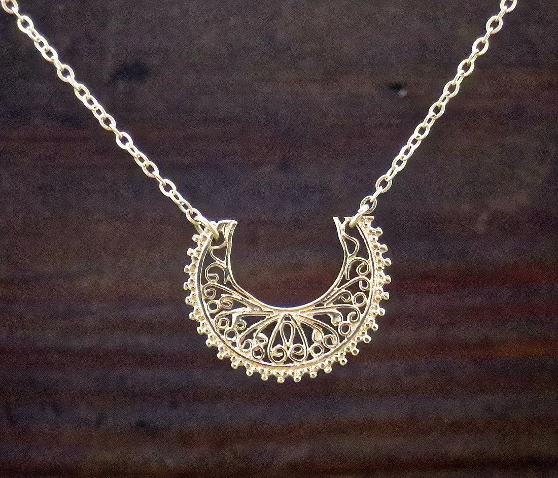 שרשרת סהר פיליגרן: תכשיטים בוהמיים מצופים זהב 14 קראט