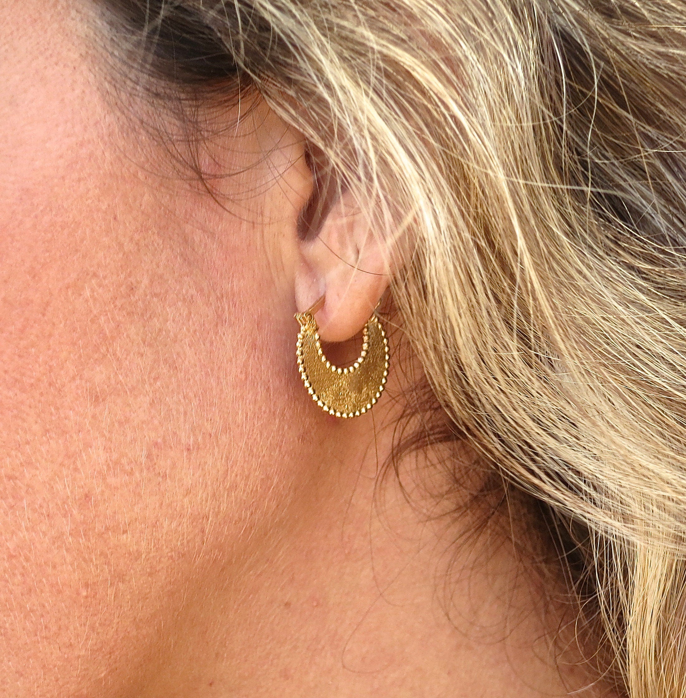 עגילי חישוק זהב סהר: תכשיטי אומן מצופים זהב 14 קראט