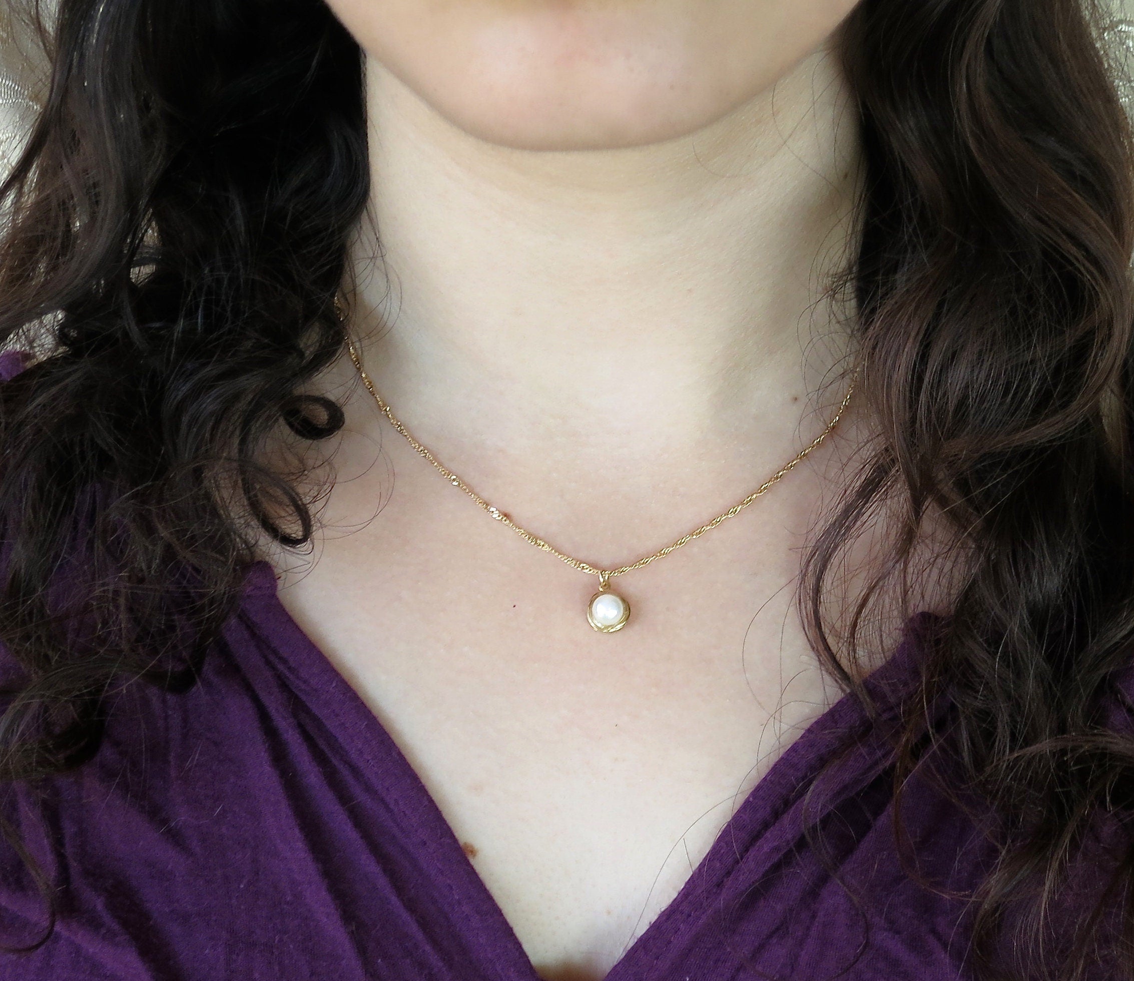 סט תכשיטי זהב לבן פנינה, עגילים תלויים ותליון שרשרת