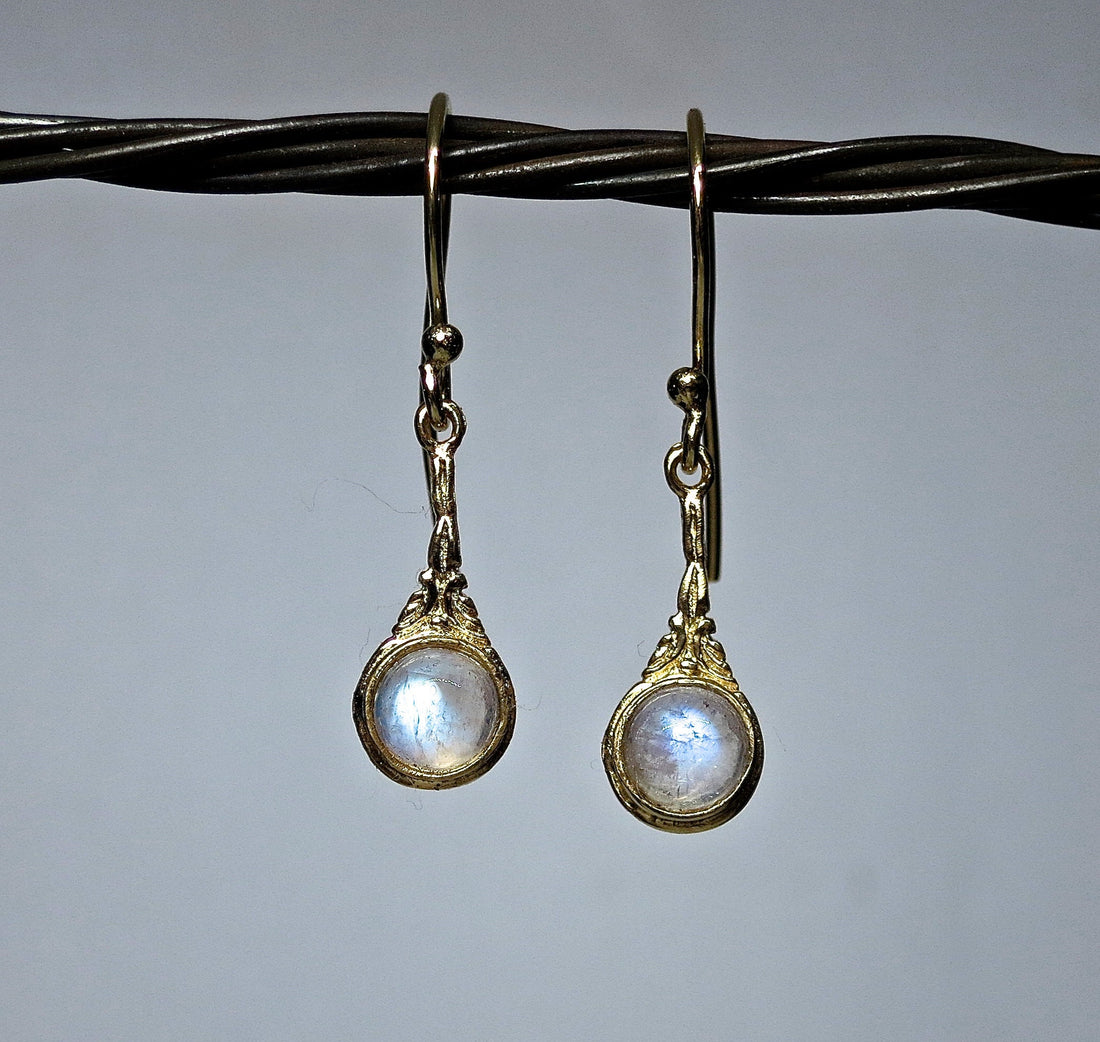 עגילי זהב מונסטון, עגילי זהב ויקטוריאניים תלויים עם אבן