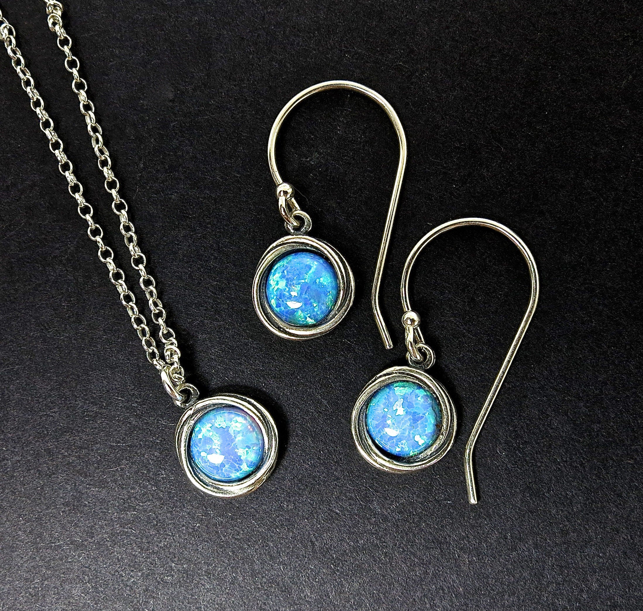 סט תכשיטי כסף סטרלינג אופל כחול, עגילים ושרשרת תלויים