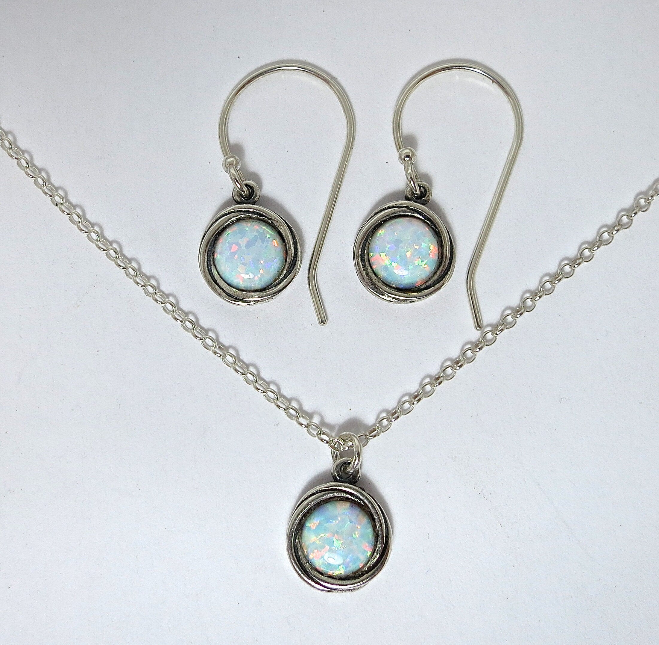 עגילי ושרשרת כסף סטרלינג 925 משובצים באופל לבן, סט תכשיטי אופל