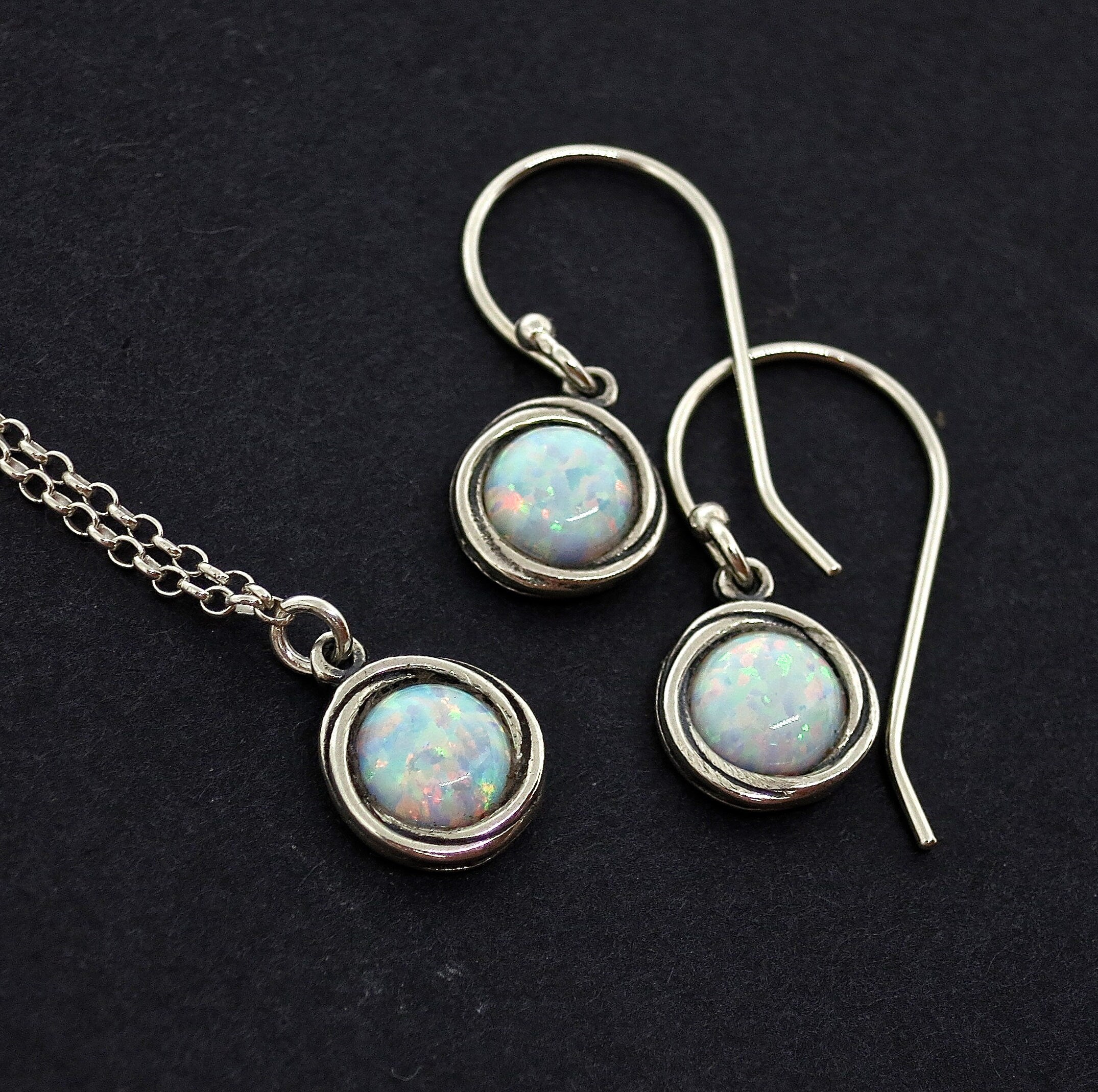 עגילי ושרשרת כסף סטרלינג 925 משובצים באופל לבן, סט תכשיטי אופל