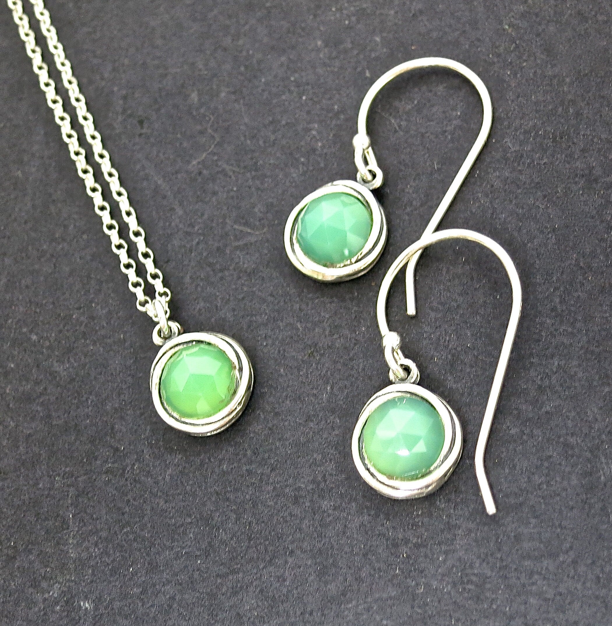 סט עגילים ושרשרת ירקן, סט תכשיטי כסף סטרלינג 925, עגילים ותליון משובצים באבנים ירוקות