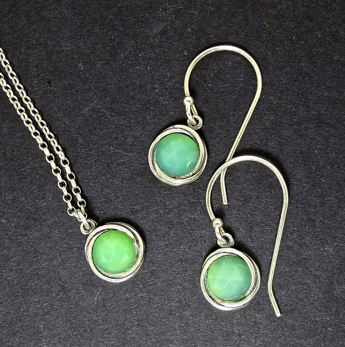 סט עגילים ושרשרת ירקן, סט תכשיטי כסף סטרלינג 925, עגילים ותליון משובצים באבנים ירוקות