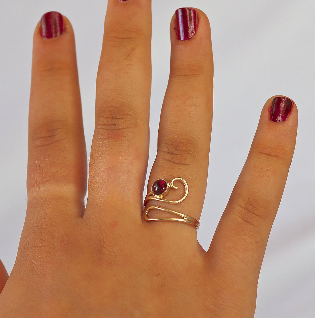 טבעת זהב 14 קראט משובצת גארנט מתכווננת, טבעת בוהו ייחודית פתוחה