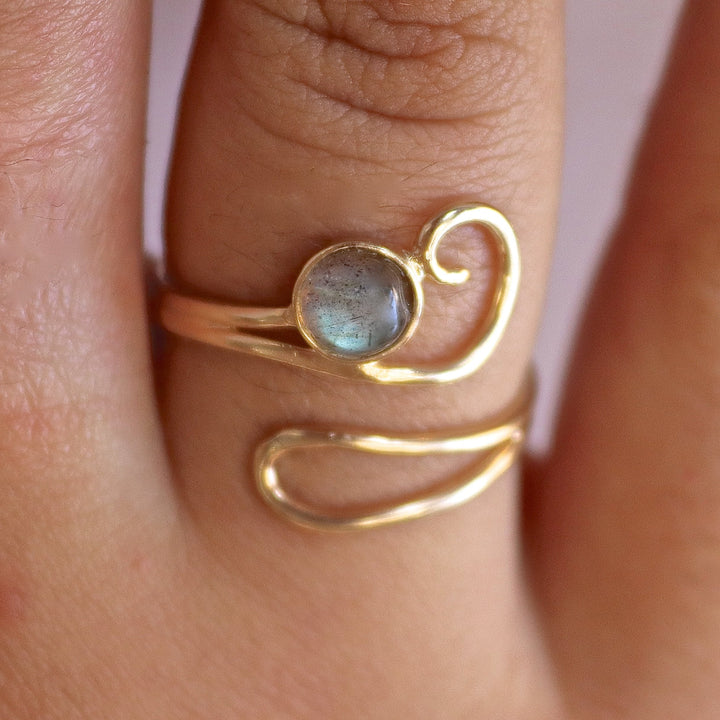 טבעת זהב 14 קראט משובצת ברדוריט מתכווננת