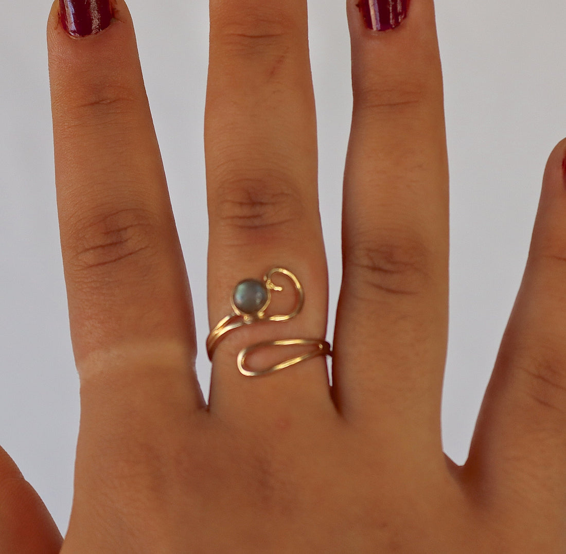 טבעת זהב 14 קראט משובצת ברדוריט מתכווננת