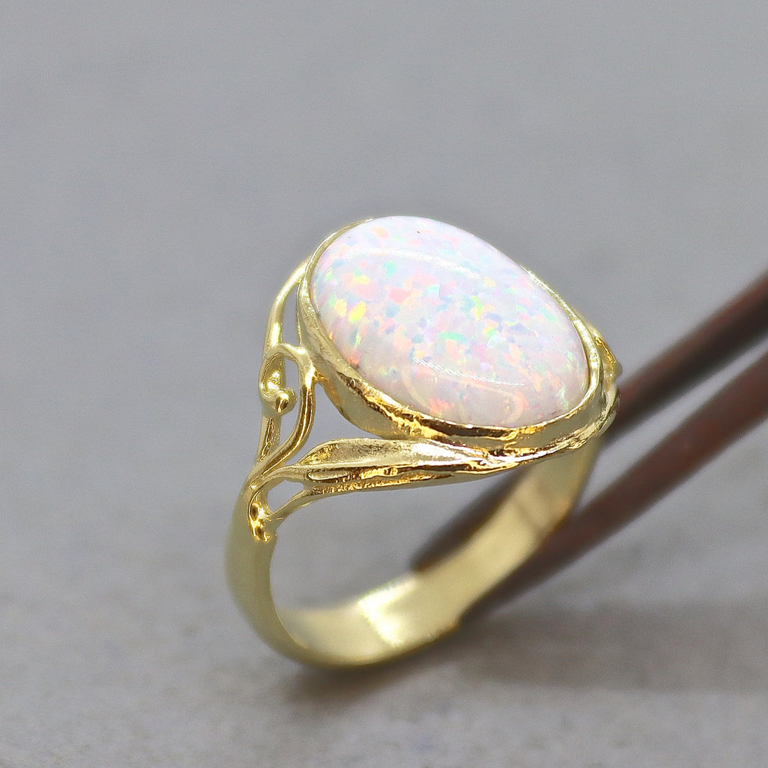 טבעת זהב אופל לנשים, טבעת אופל לבן