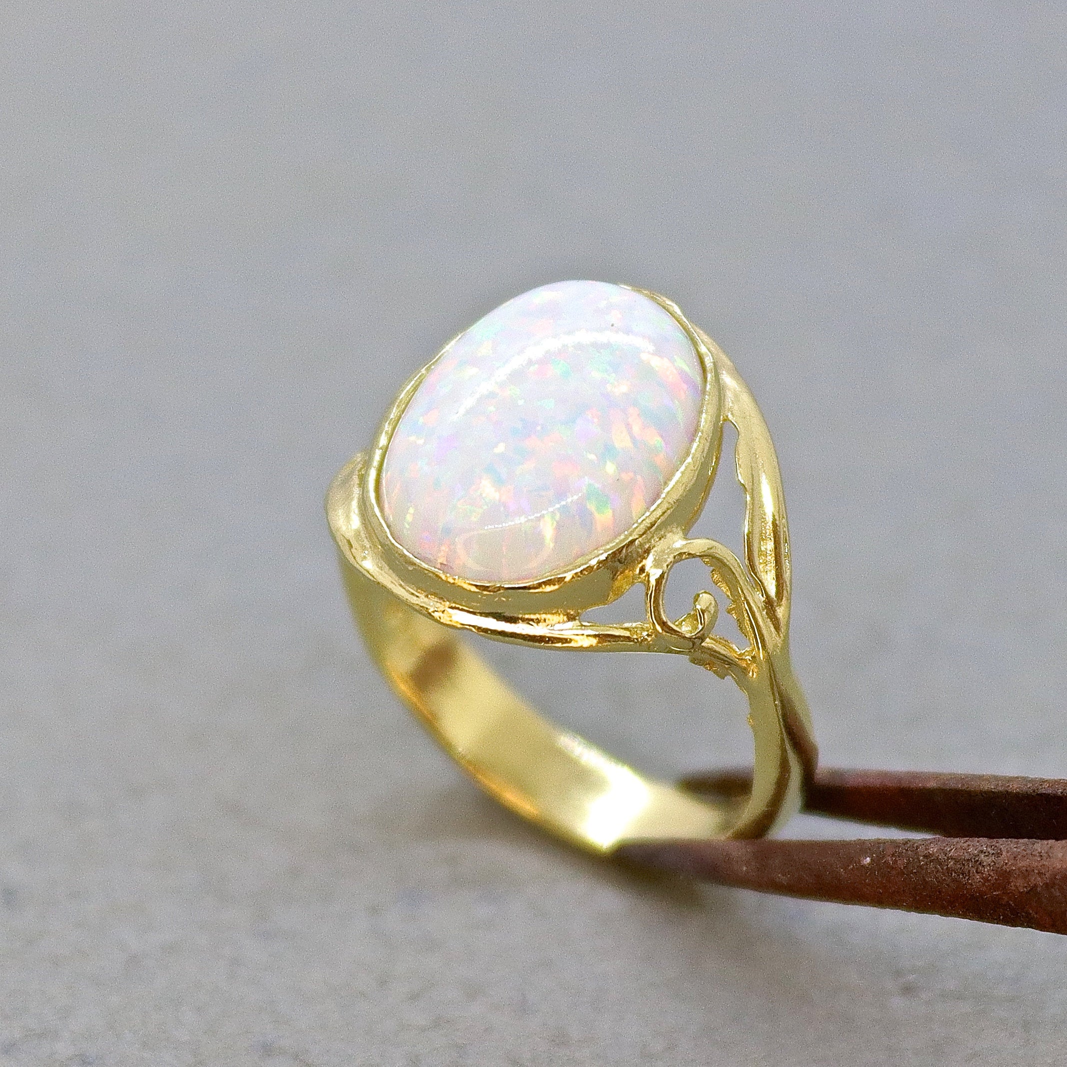 טבעת זהב אופל לנשים, טבעת אופל לבן